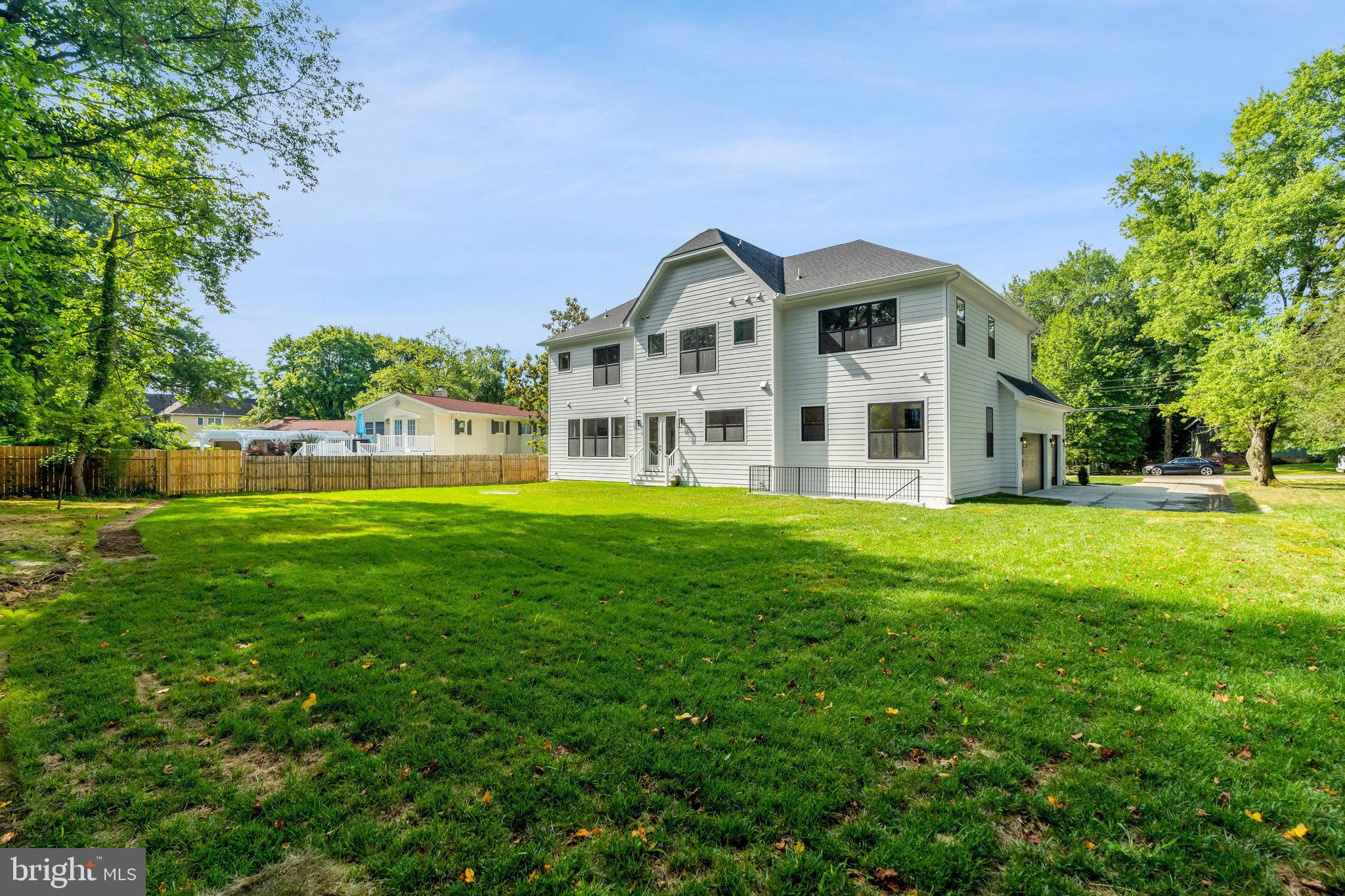 WESTBRIAR COUNTRY CLUB MANOR - Residential