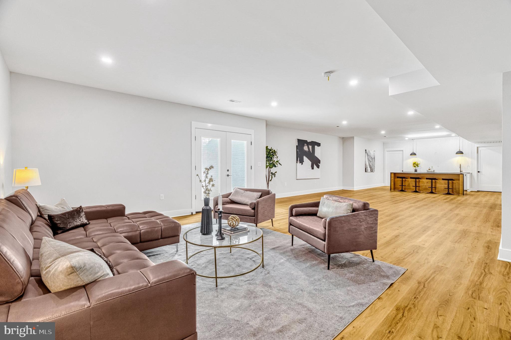 WESTBRIAR COUNTRY CLUB MANOR - Residential