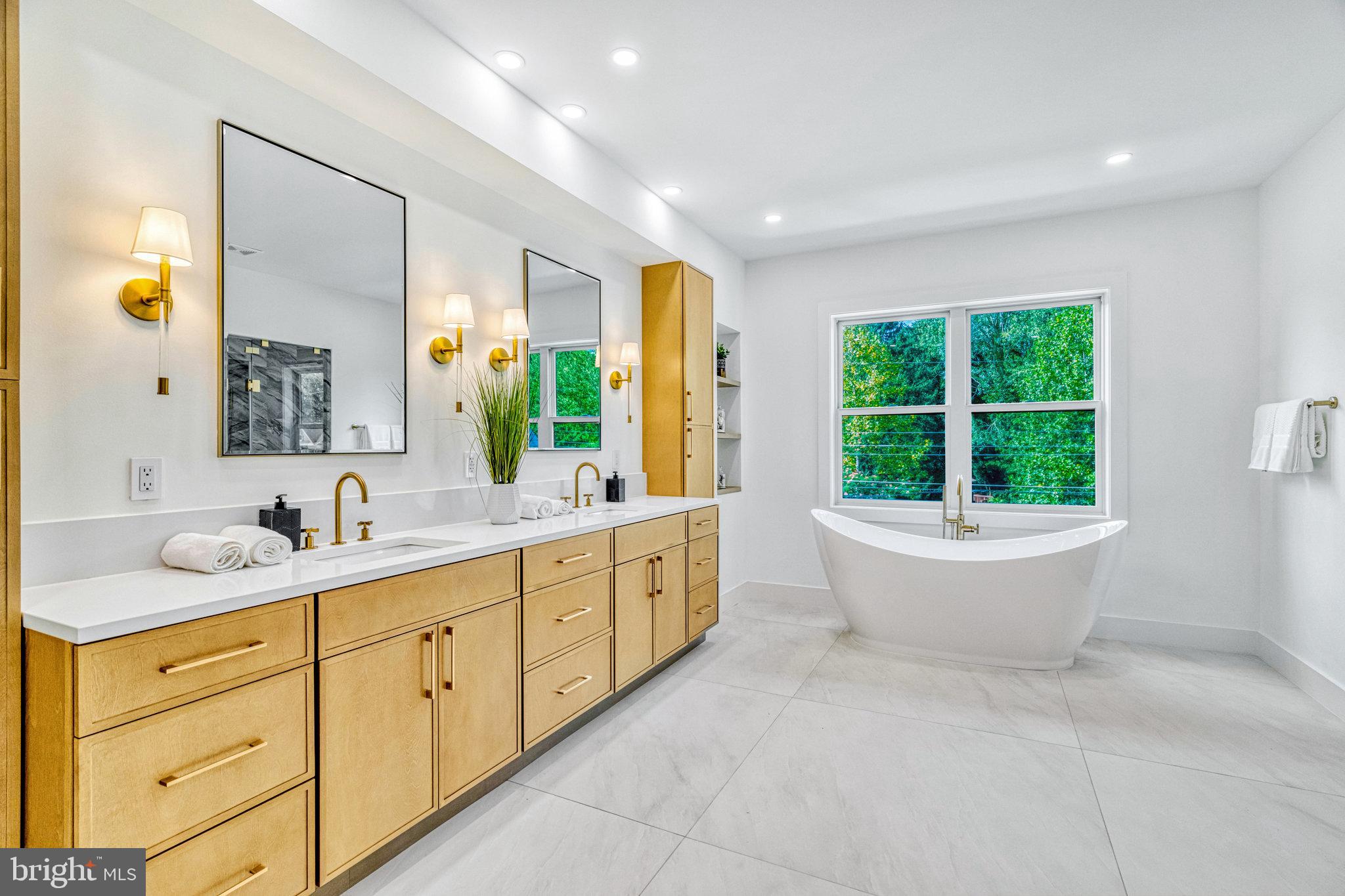 WESTBRIAR COUNTRY CLUB MANOR - Residential
