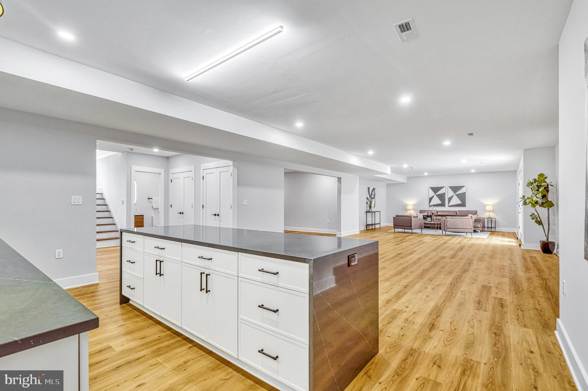 WESTBRIAR COUNTRY CLUB MANOR - Residential
