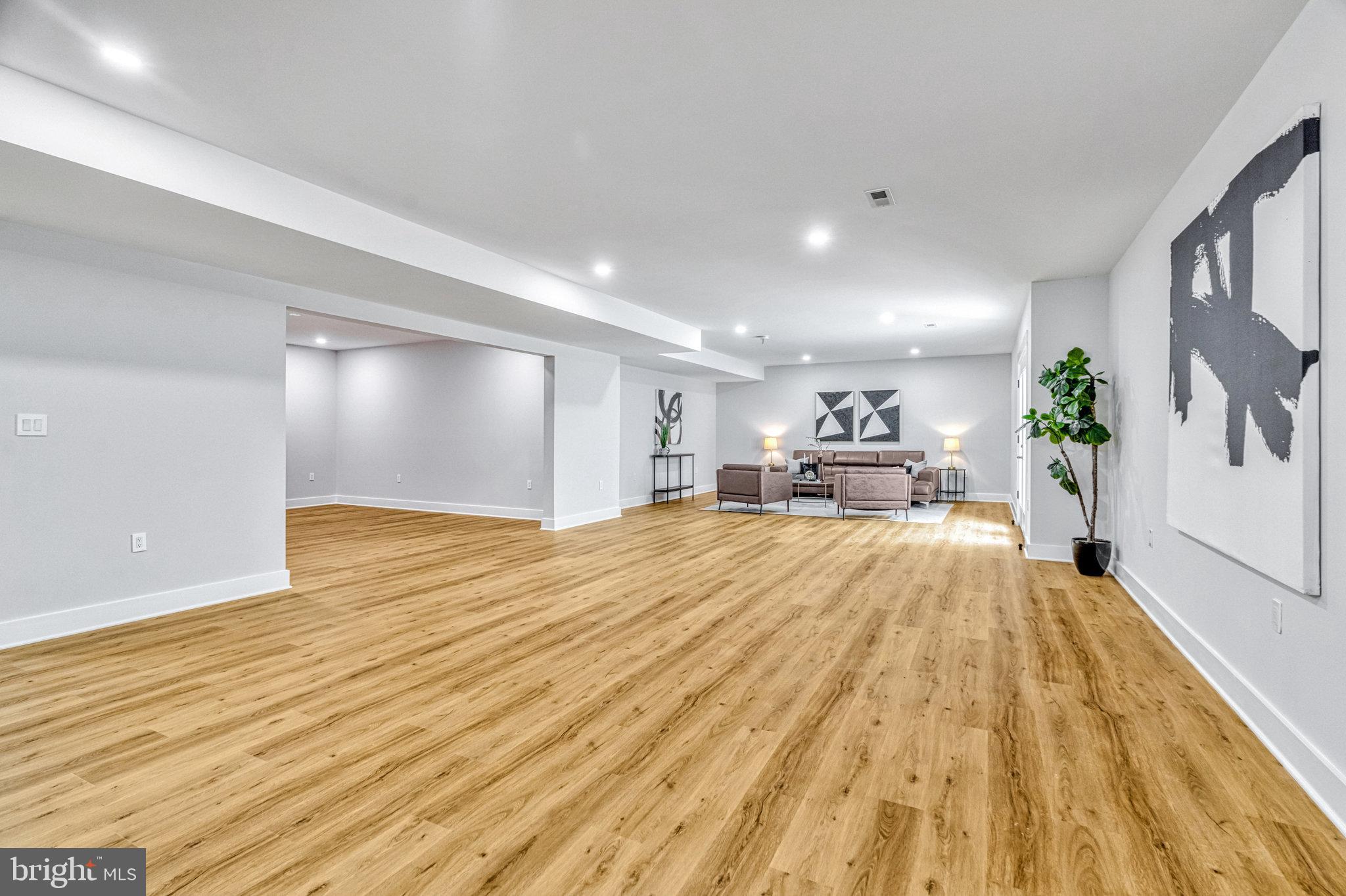 WESTBRIAR COUNTRY CLUB MANOR - Residential