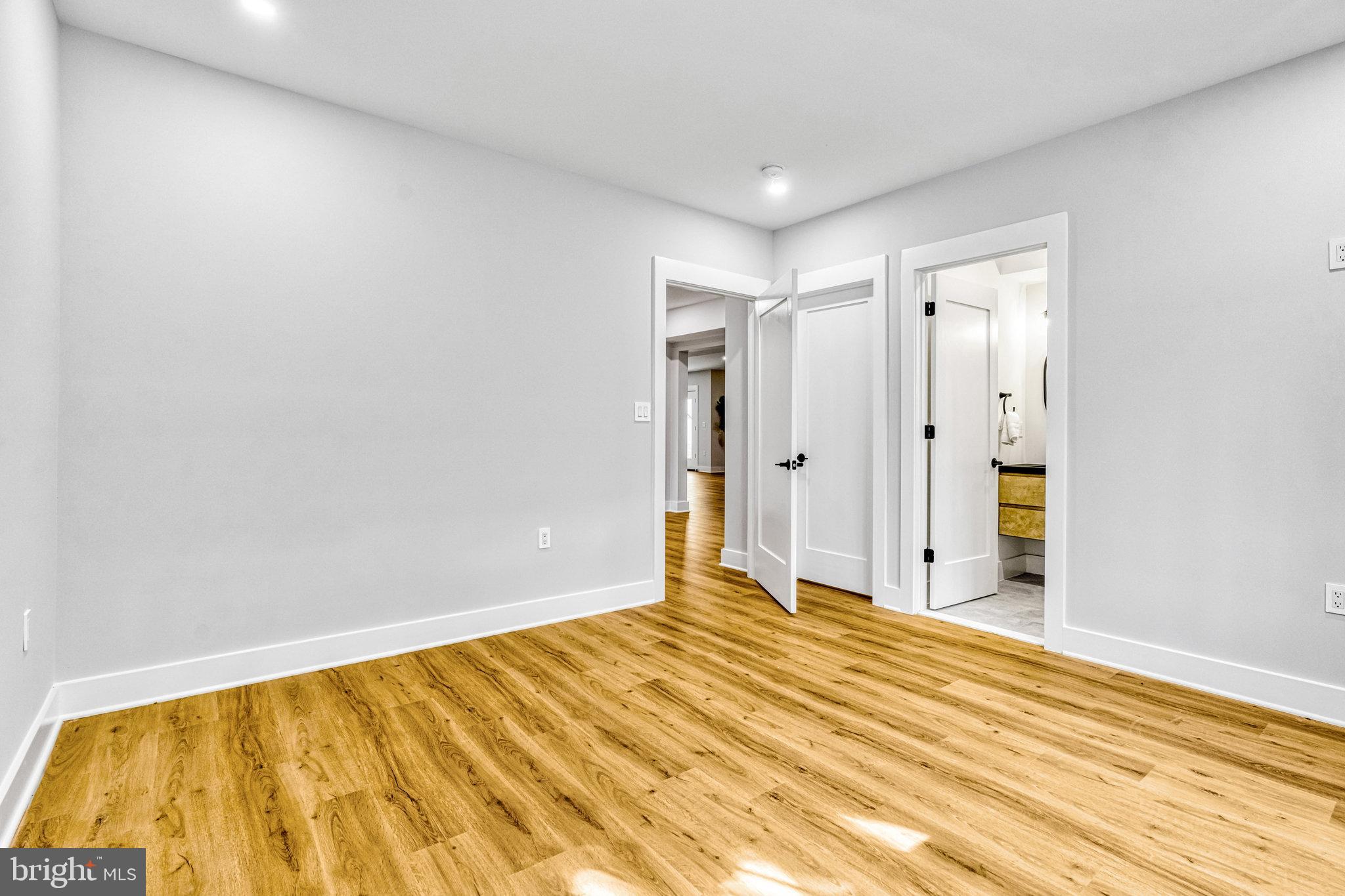 WESTBRIAR COUNTRY CLUB MANOR - Residential
