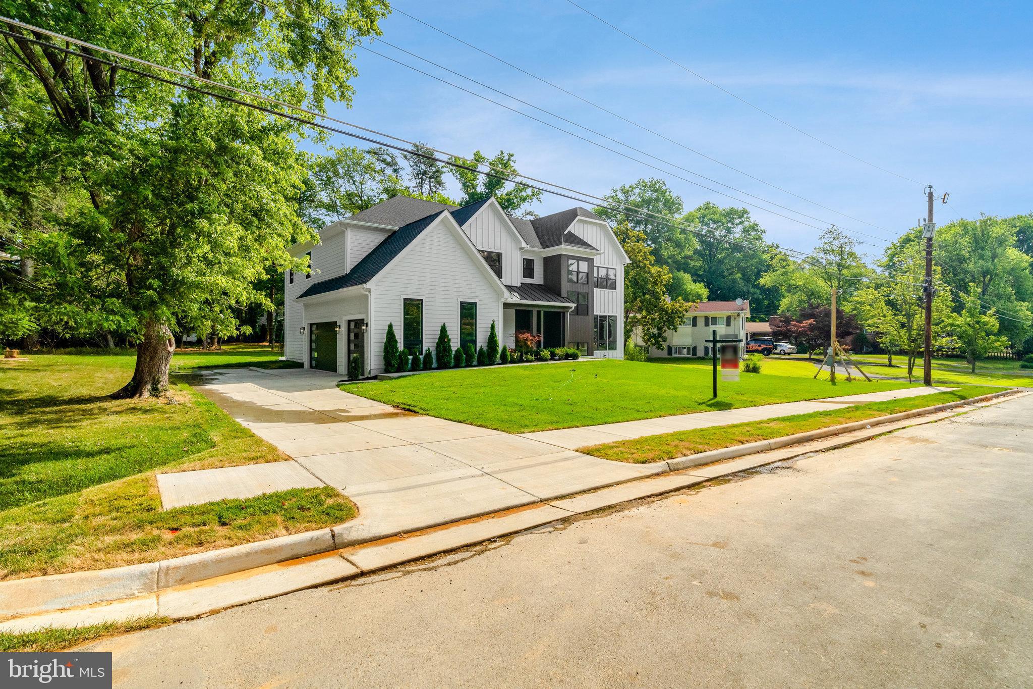 WESTBRIAR COUNTRY CLUB MANOR - Residential