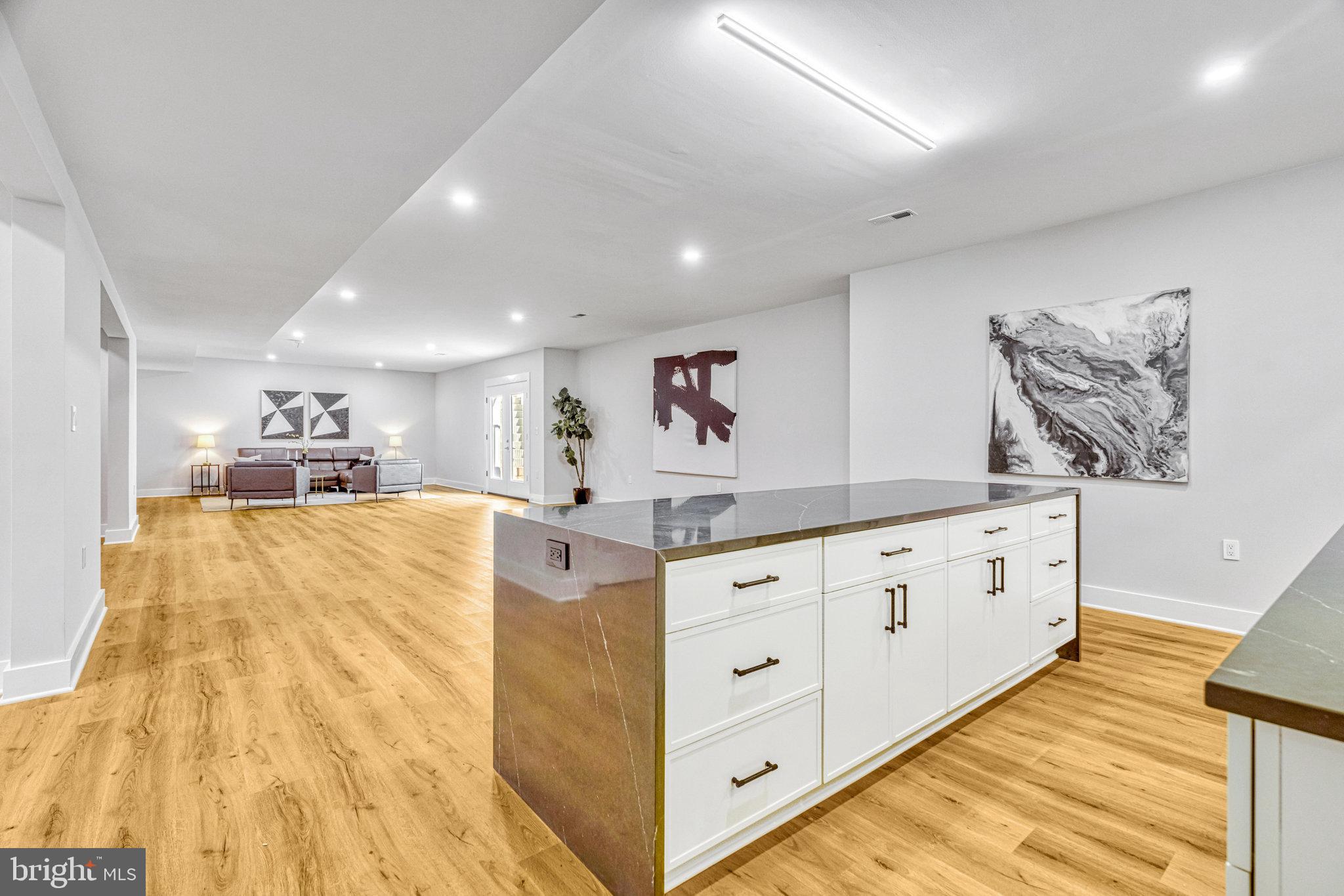 WESTBRIAR COUNTRY CLUB MANOR - Residential