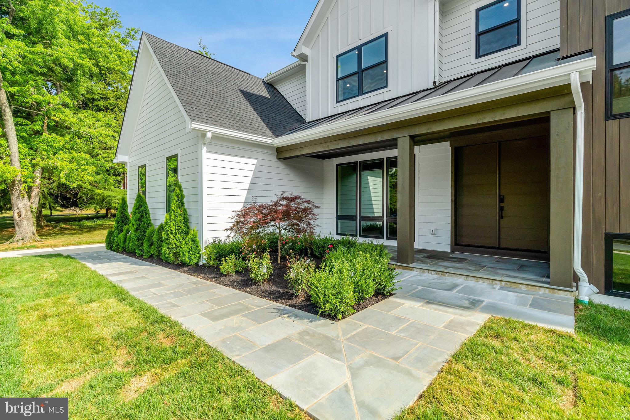 WESTBRIAR COUNTRY CLUB MANOR - Residential