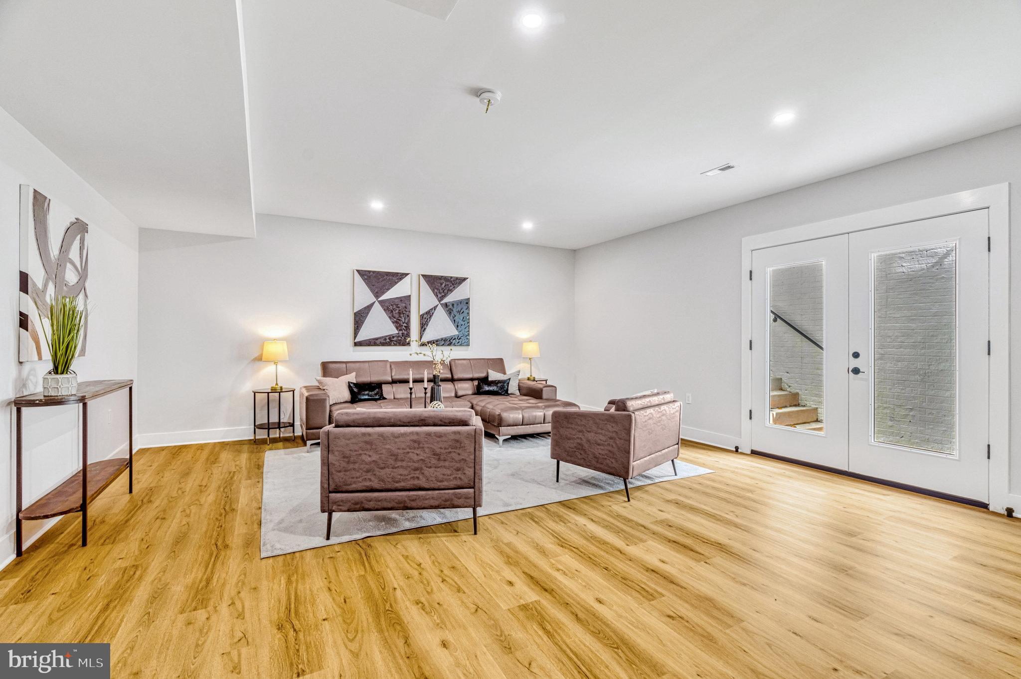 WESTBRIAR COUNTRY CLUB MANOR - Residential