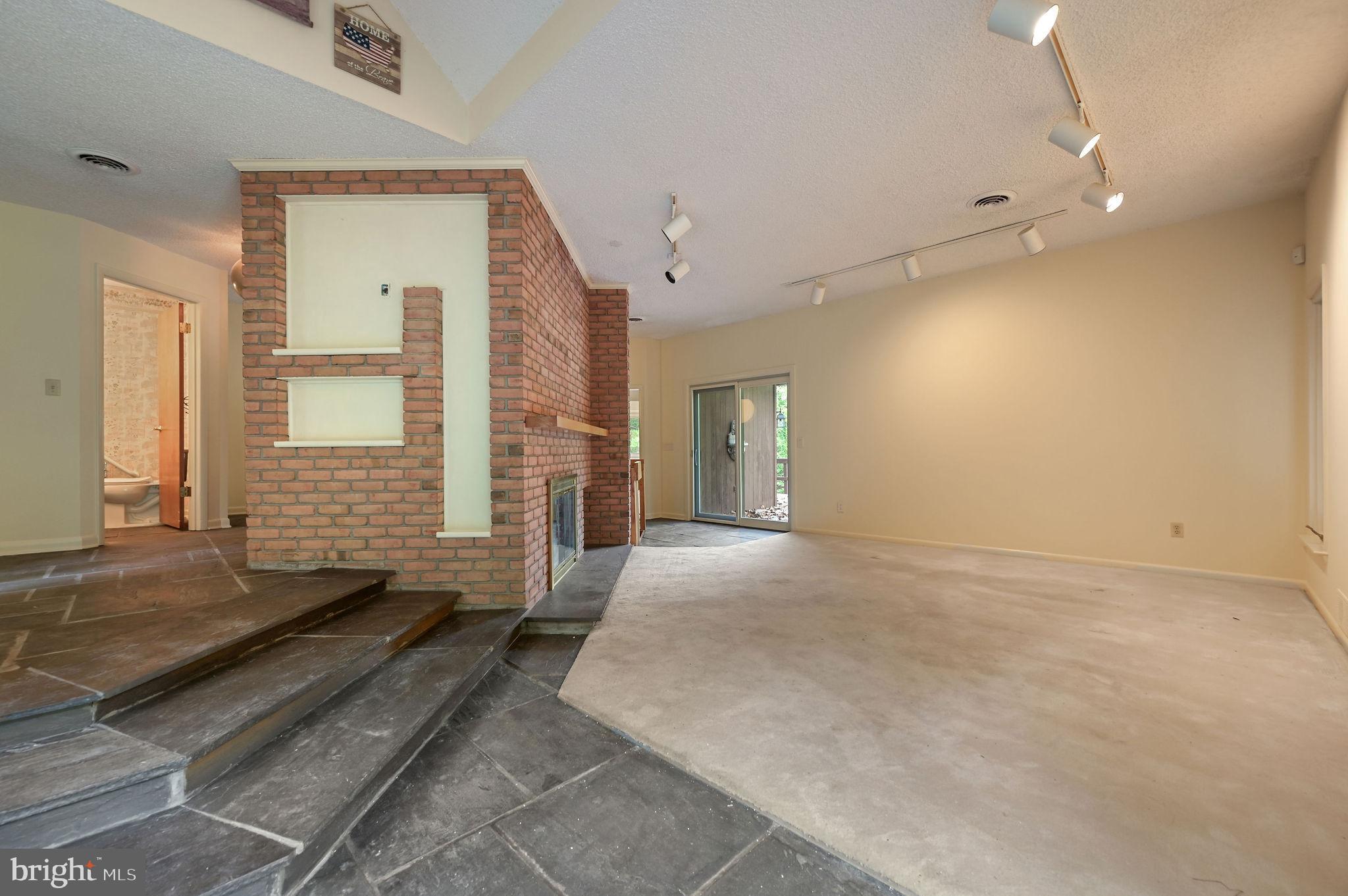 MEADOWGLEN - Residential Lease