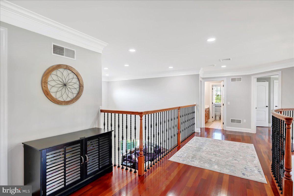 THORNHILL - Residential