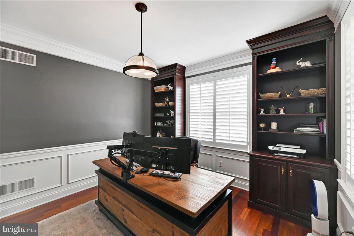 THORNHILL - Residential