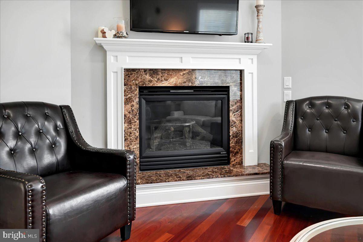 THORNHILL - Residential