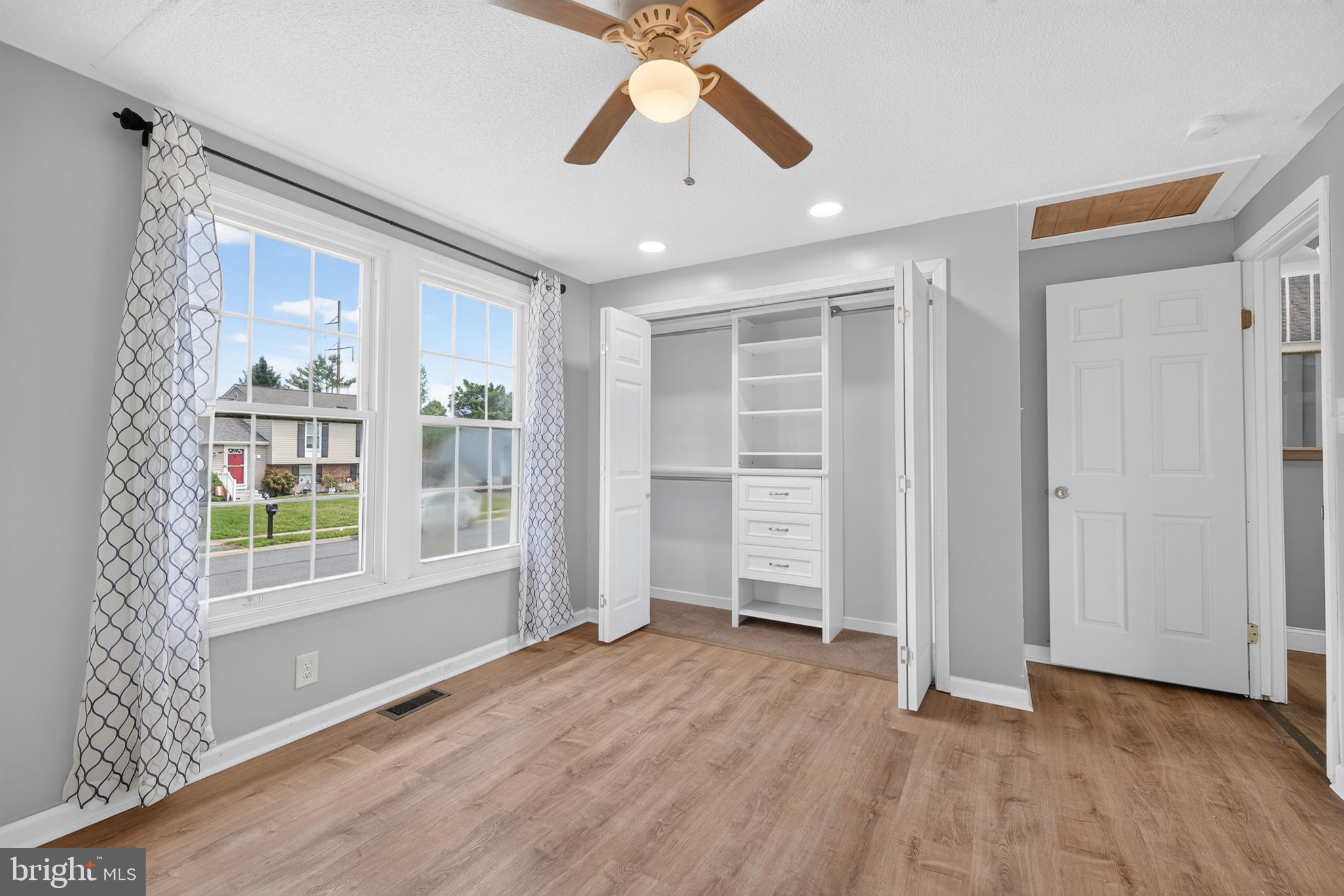 NEWARK OAKS - Residential
