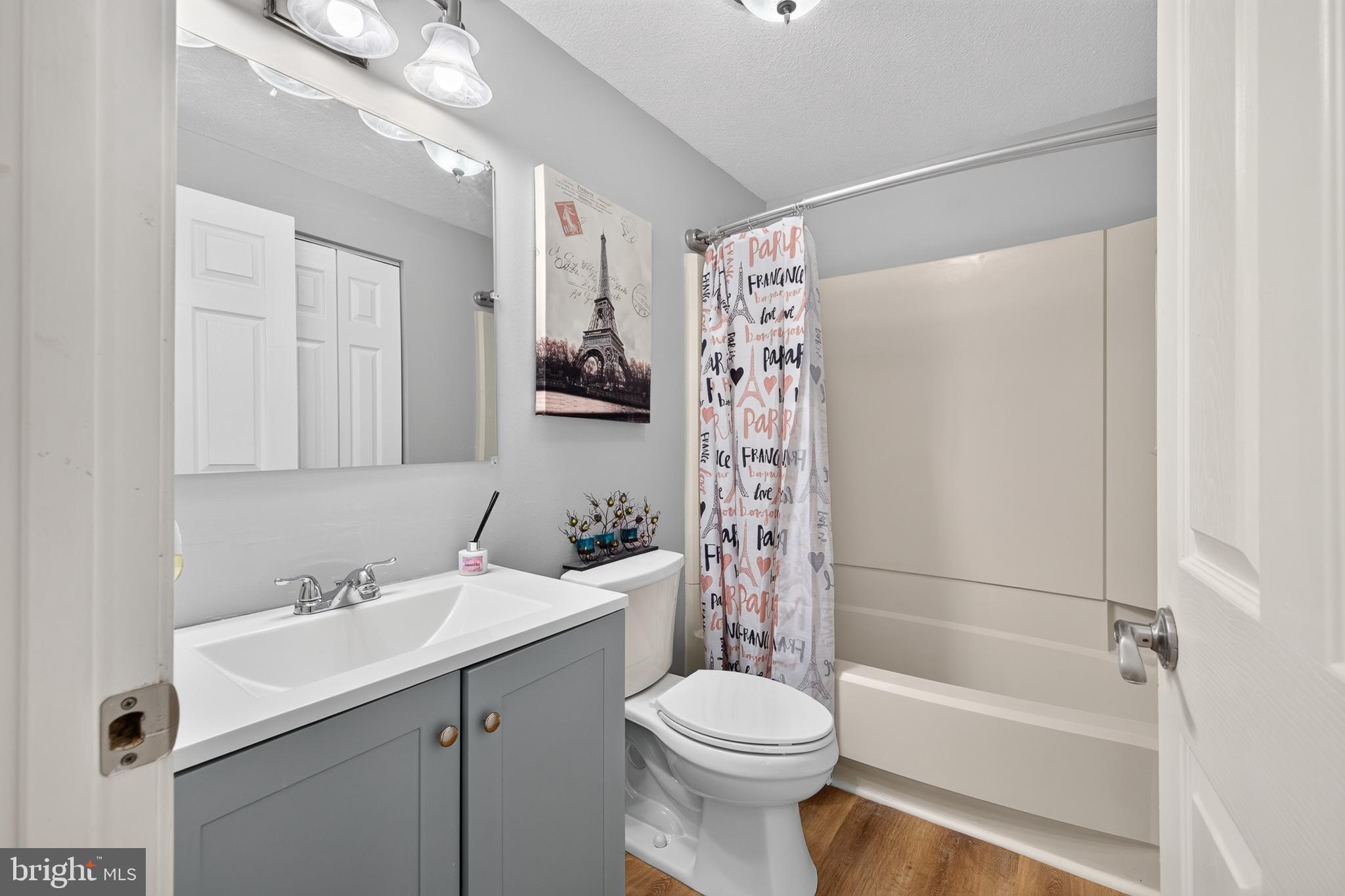 NEWARK OAKS - Residential
