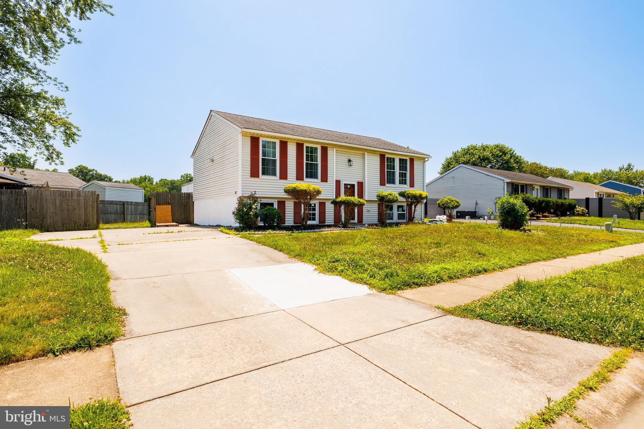NEWARK OAKS - Residential