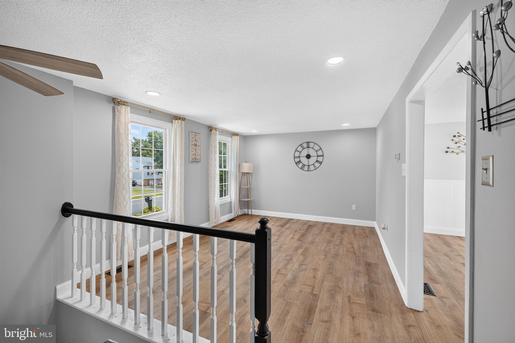 NEWARK OAKS - Residential