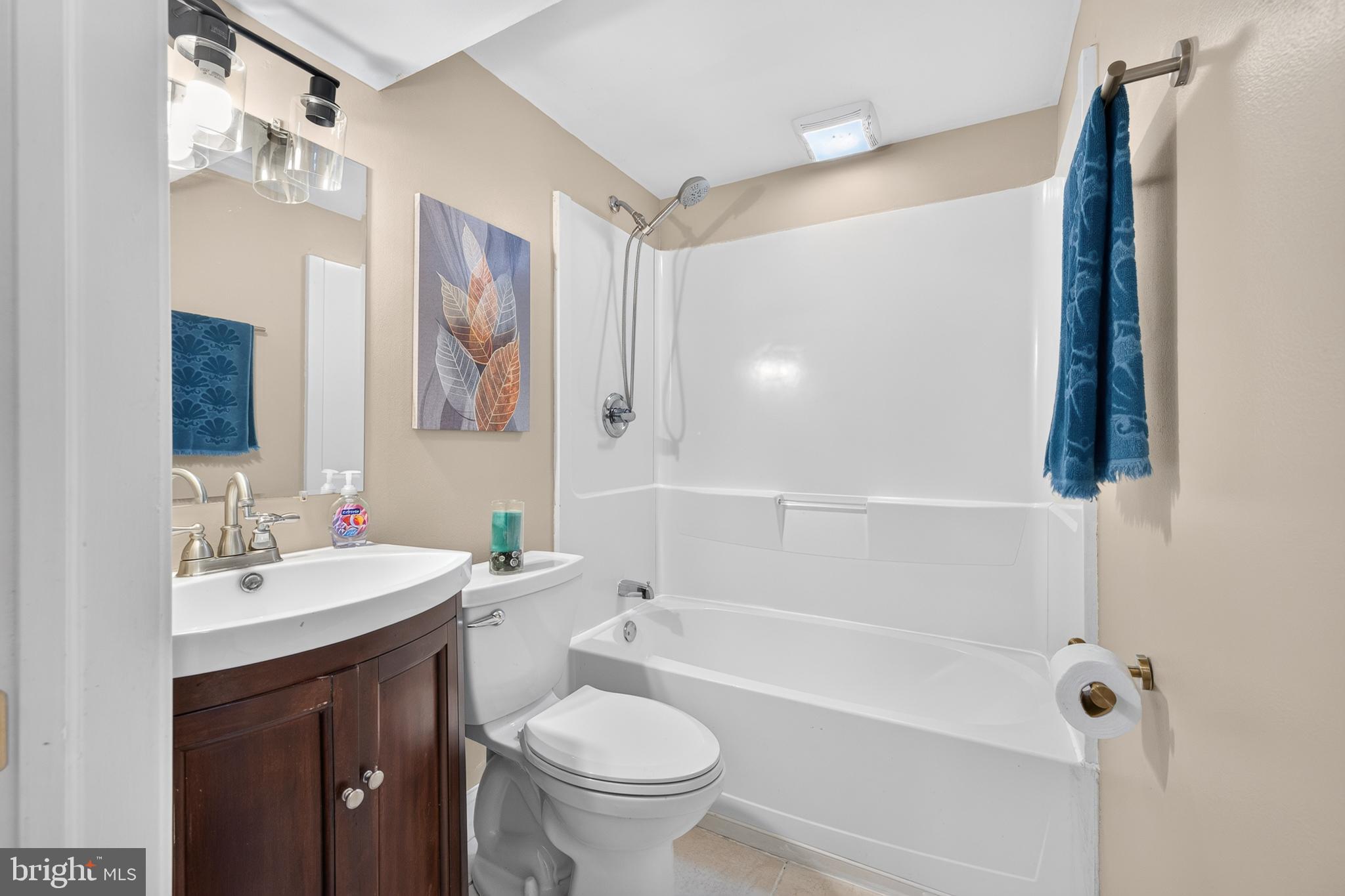 NEWARK OAKS - Residential