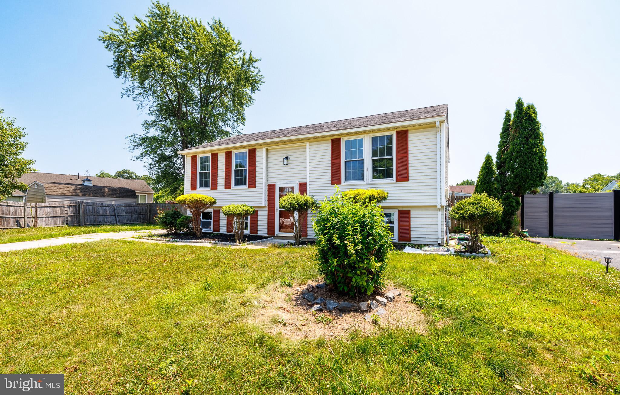 NEWARK OAKS - Residential