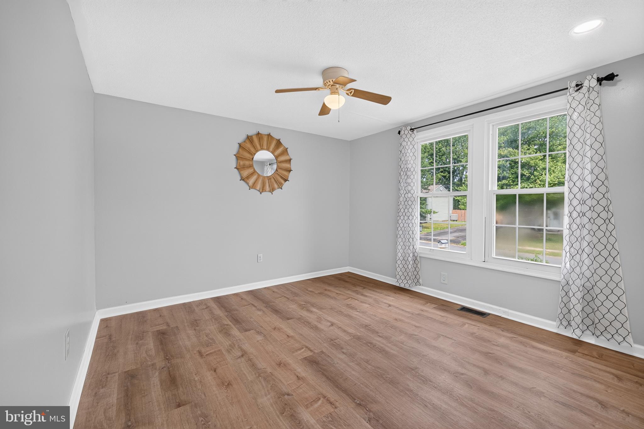 NEWARK OAKS - Residential
