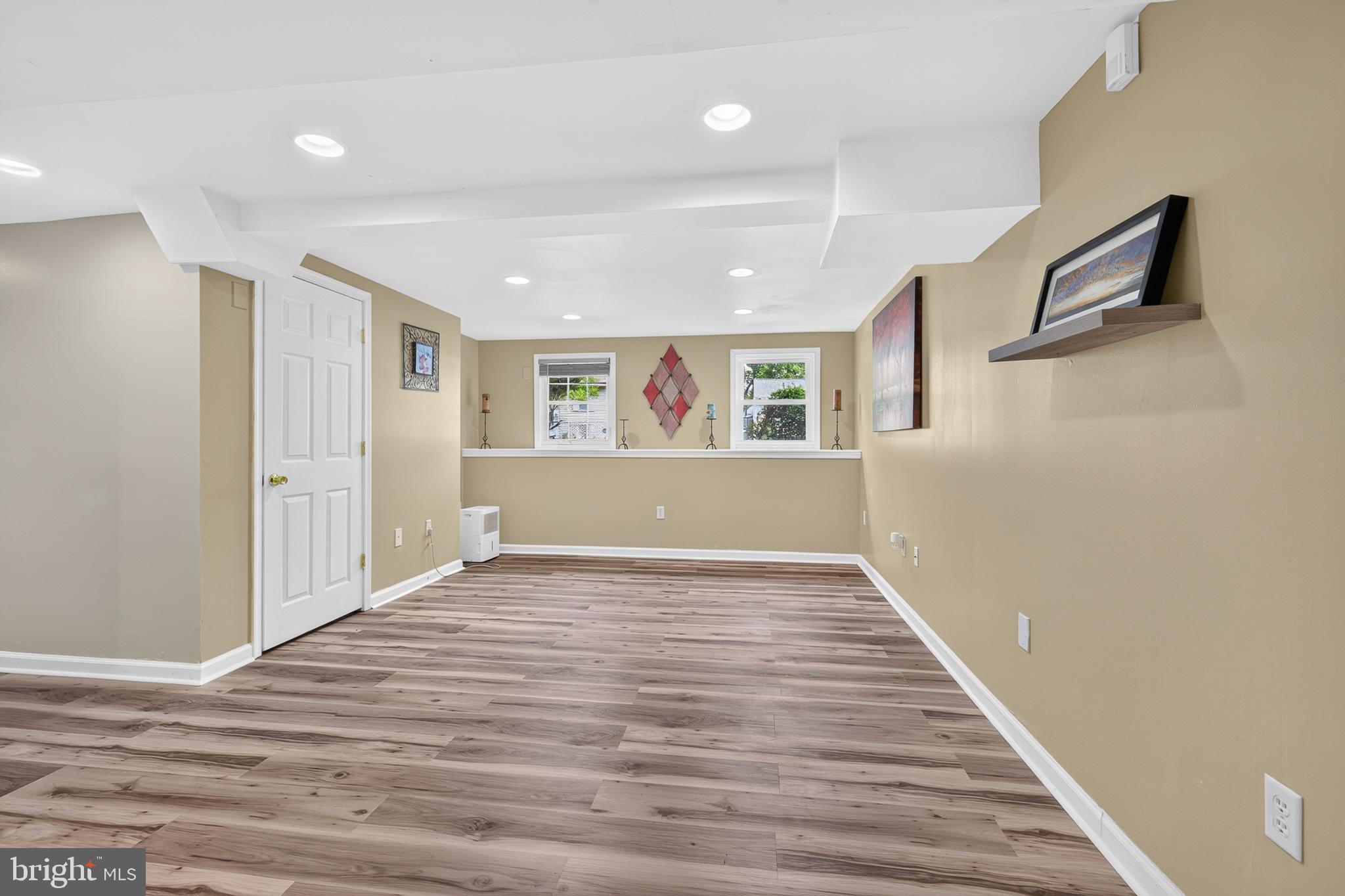 NEWARK OAKS - Residential