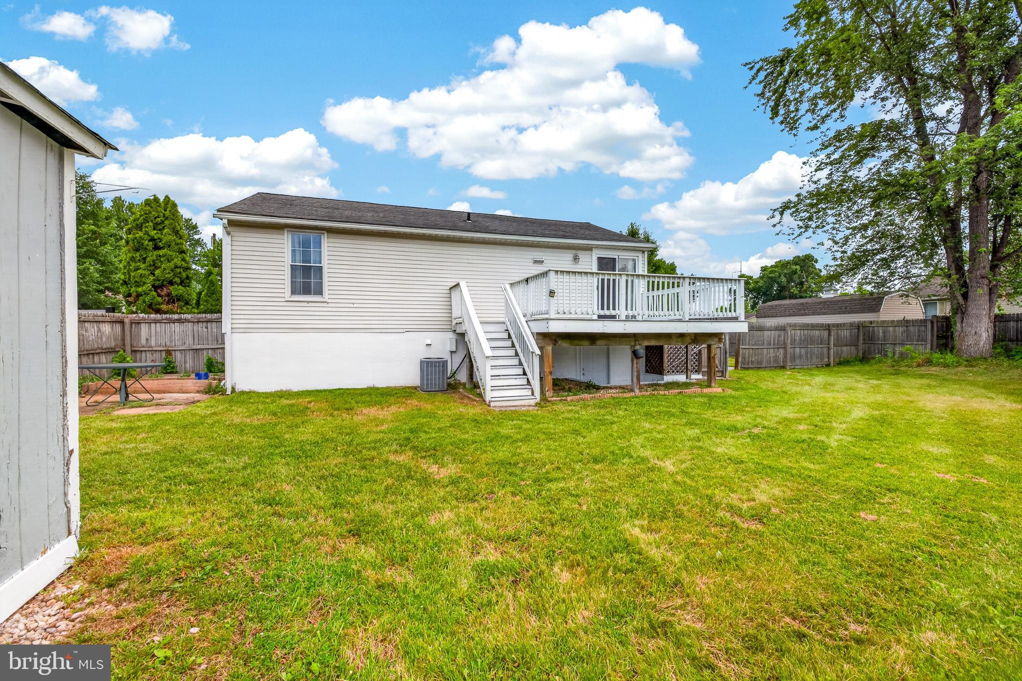 NEWARK OAKS - Residential