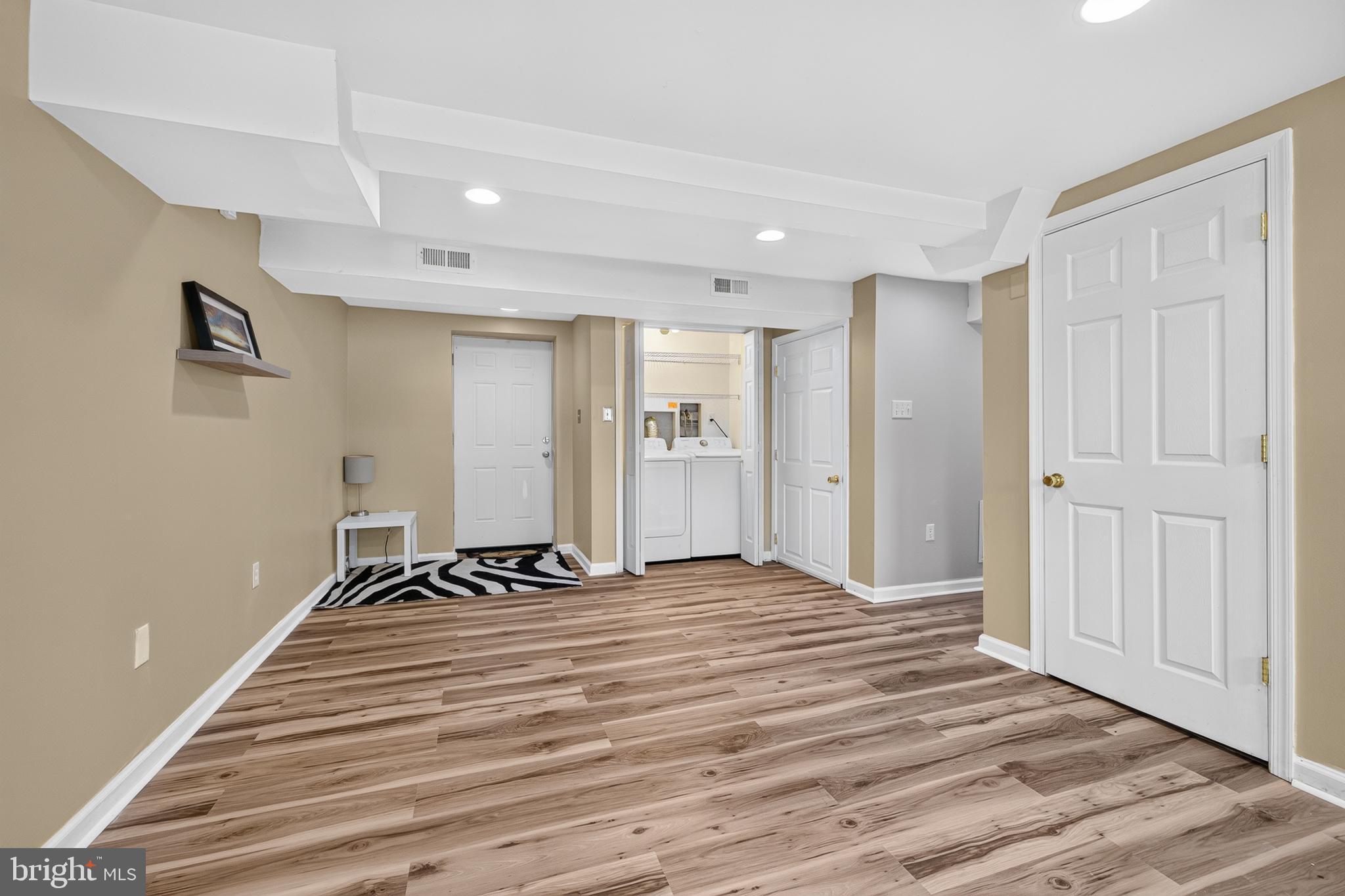 NEWARK OAKS - Residential