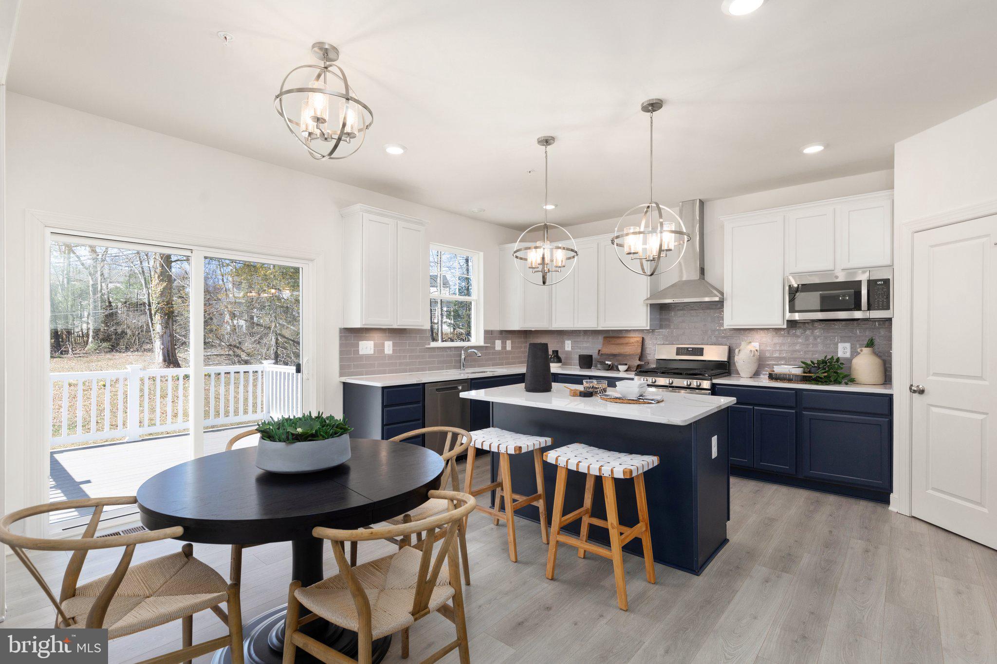 CAPTAIN'S COVE - Residential