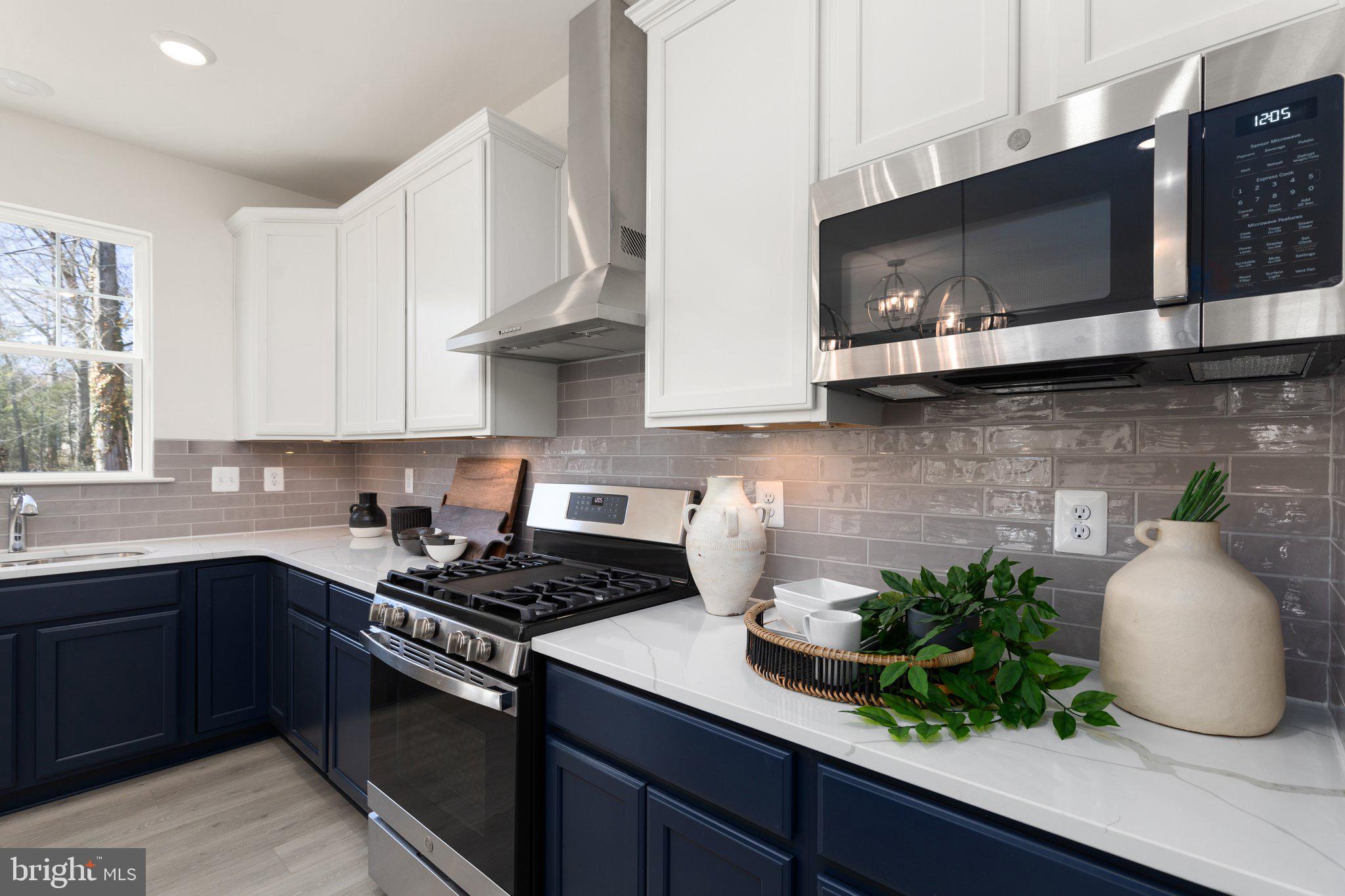 CAPTAIN'S COVE - Residential