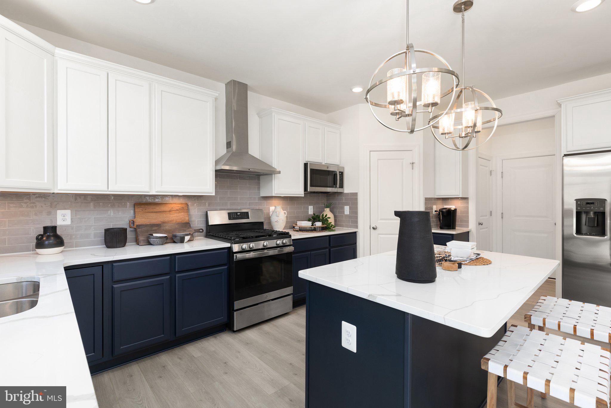 CAPTAIN'S COVE - Residential