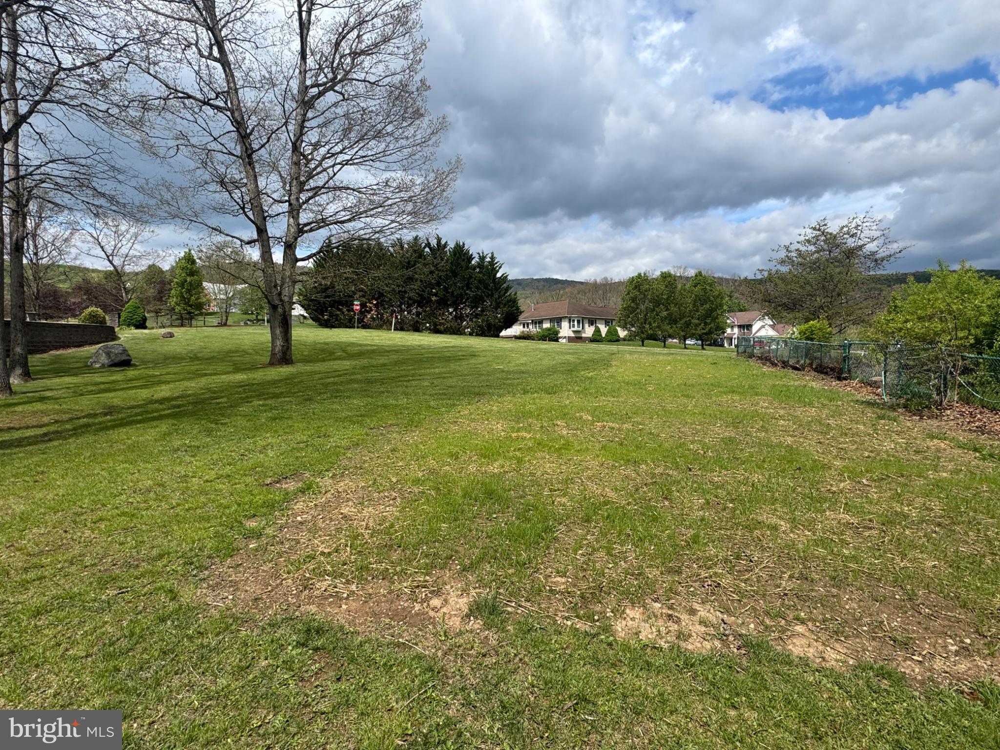 ROLLING OAKS - Land