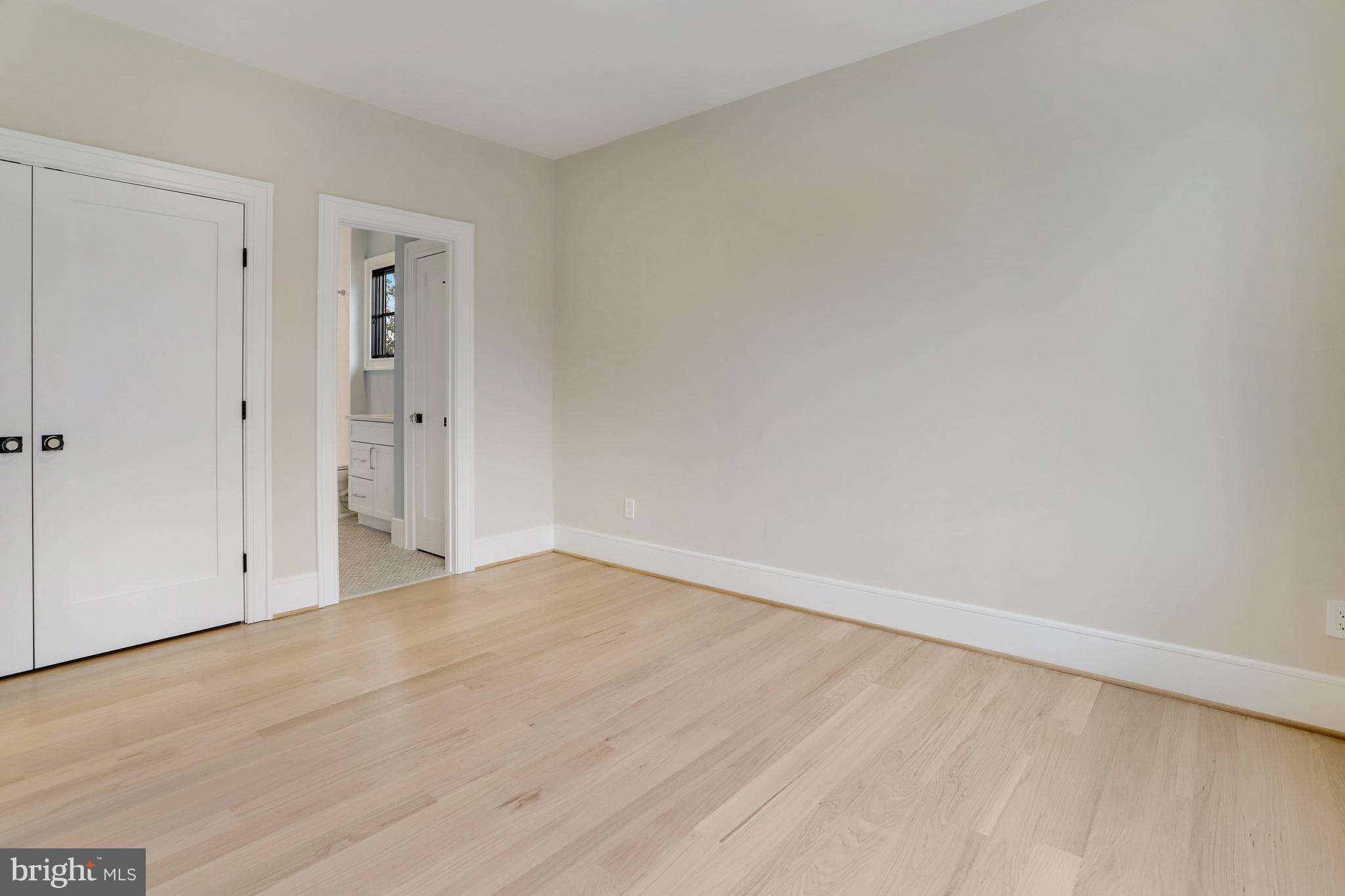 LYONHURST - Residential