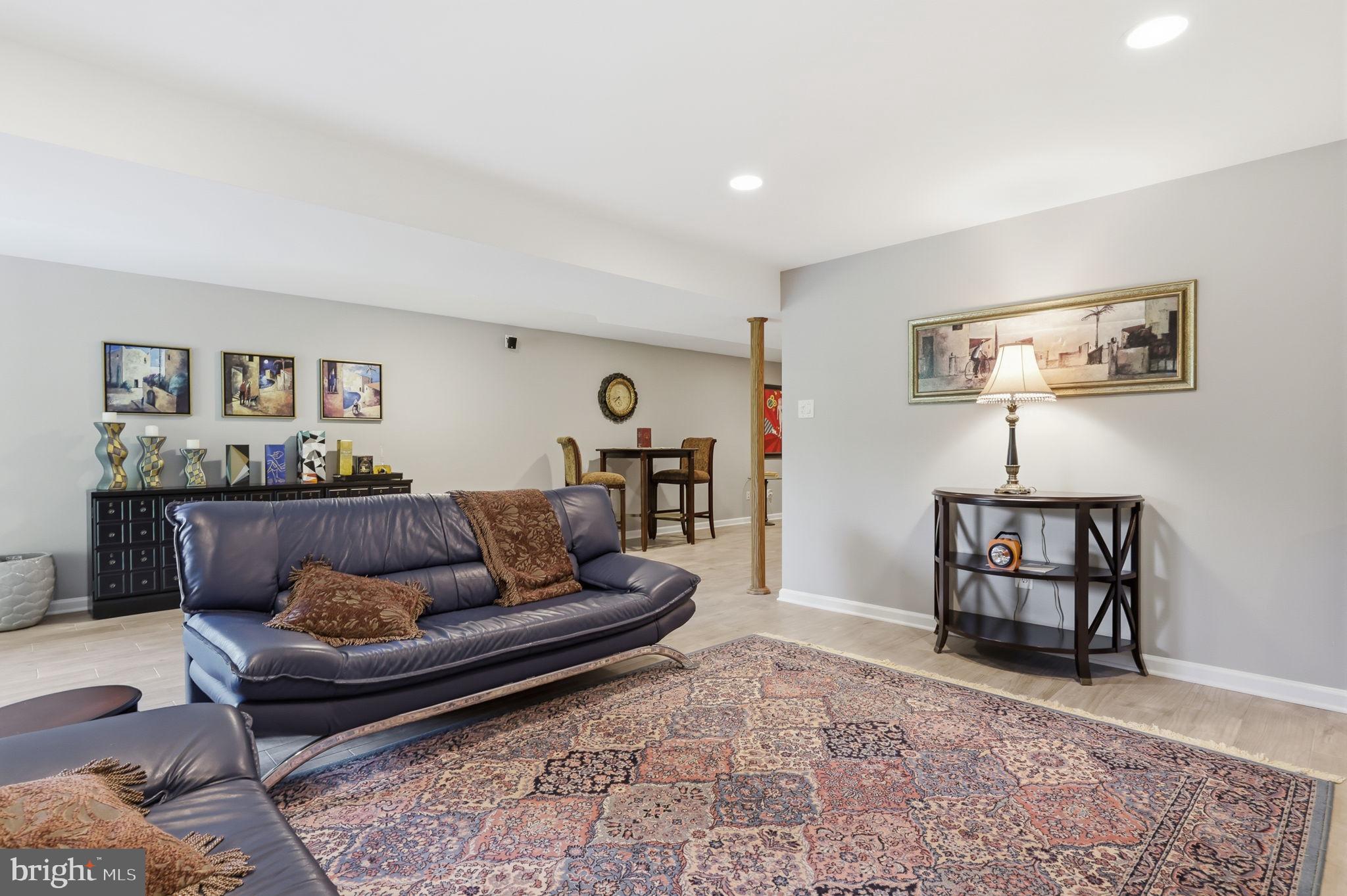 HUNTINGDON VALLEY - Residential