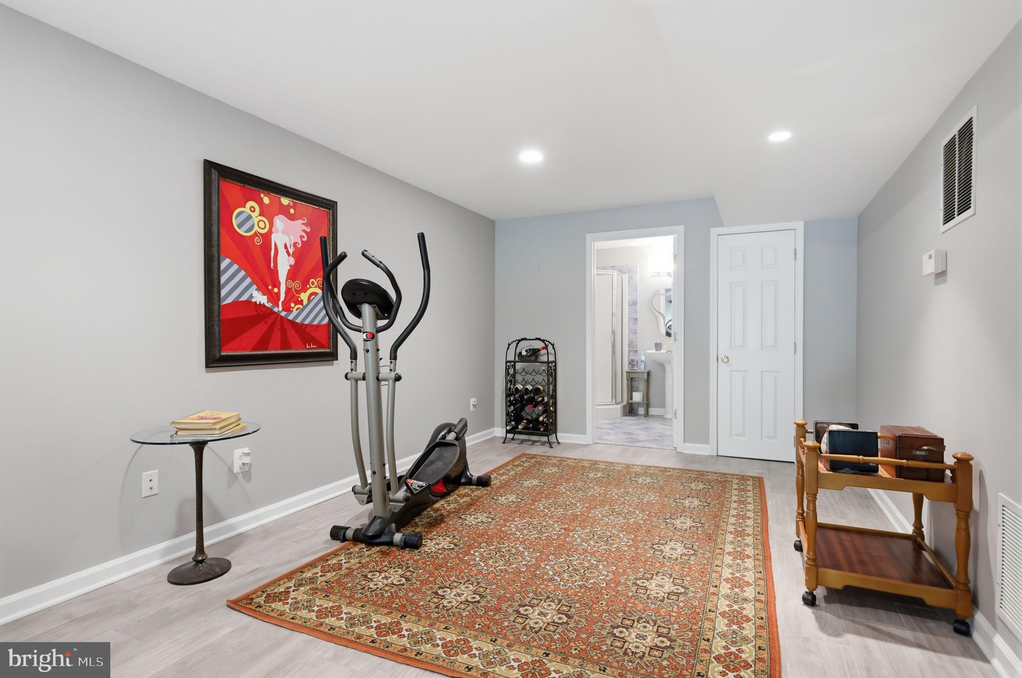 HUNTINGDON VALLEY - Residential