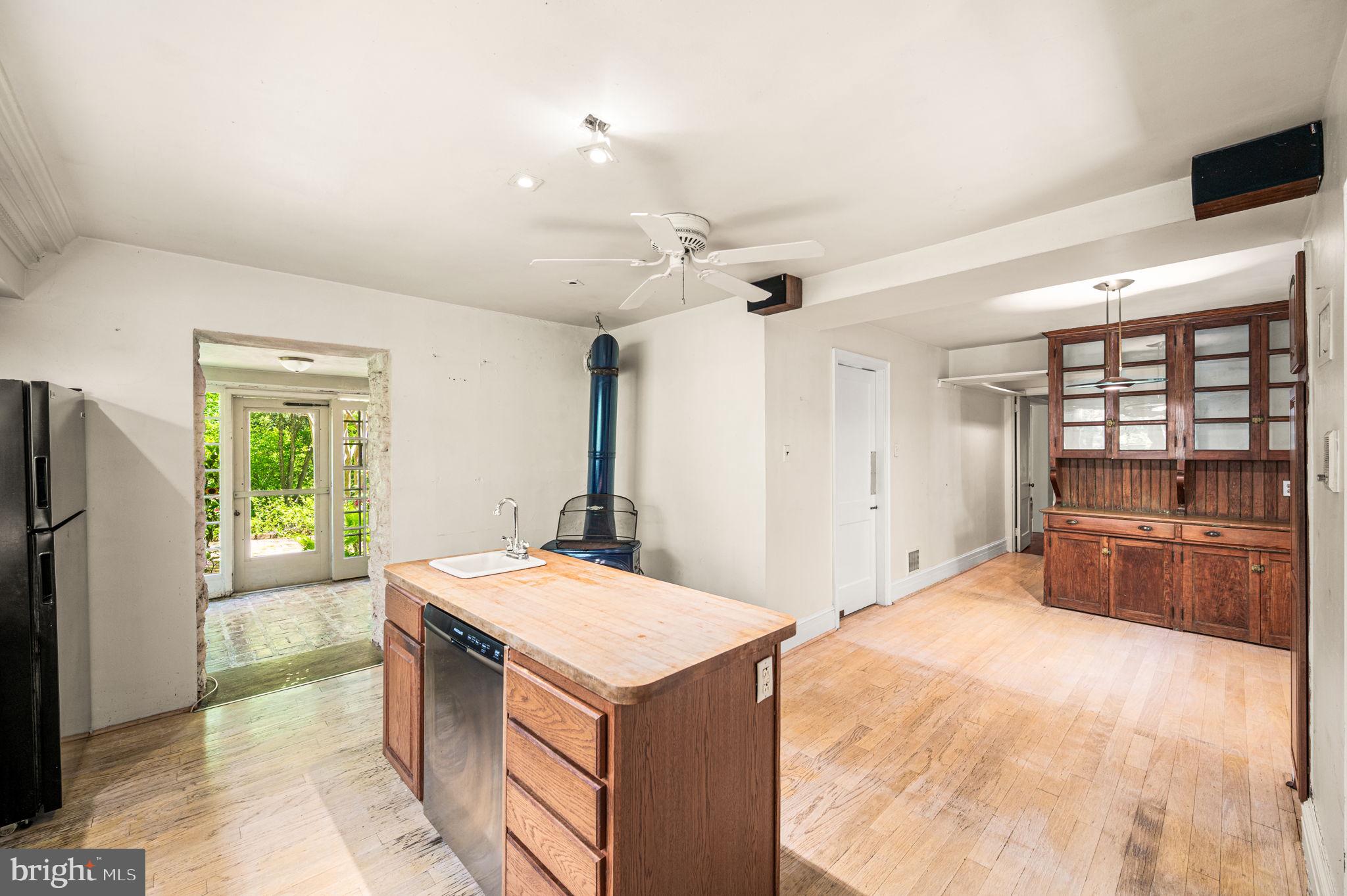 CHESTNUT HILL - Residential