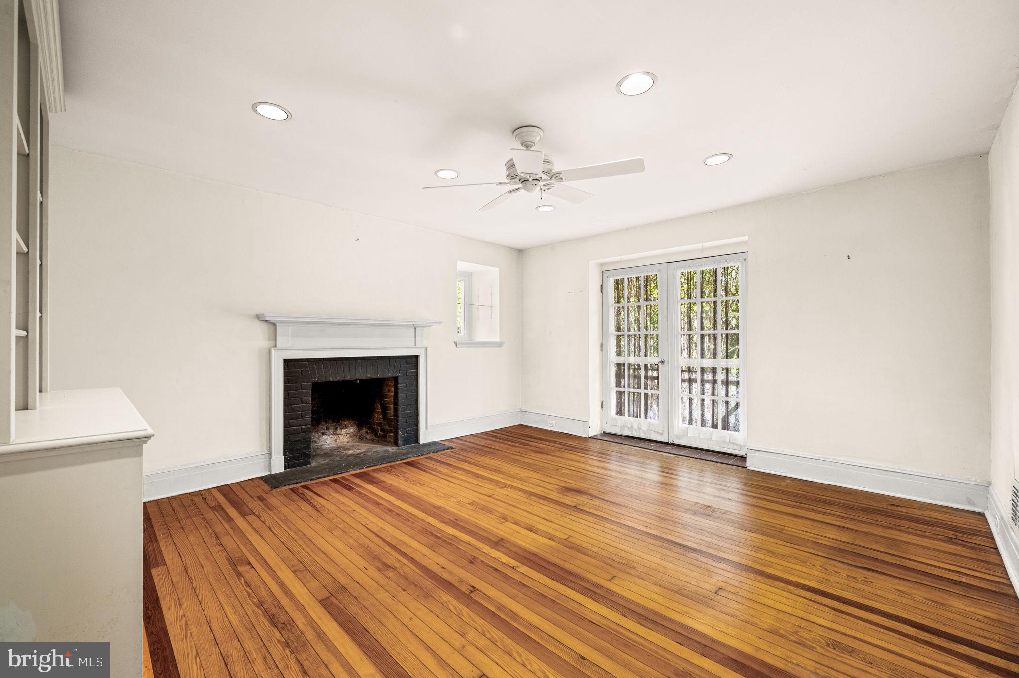 CHESTNUT HILL - Residential