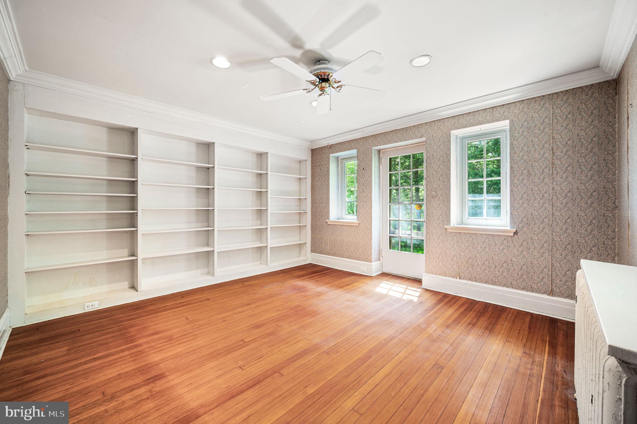 CHESTNUT HILL - Residential
