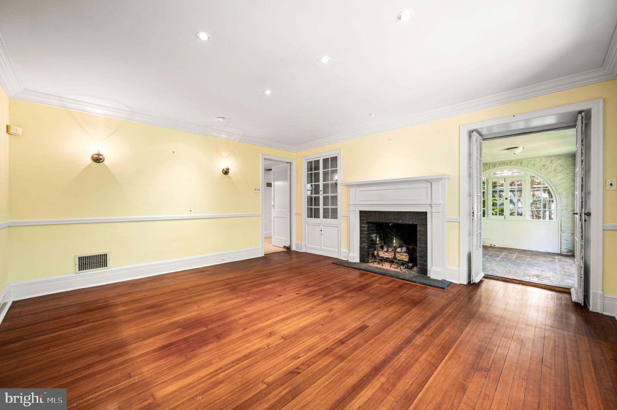 CHESTNUT HILL - Residential