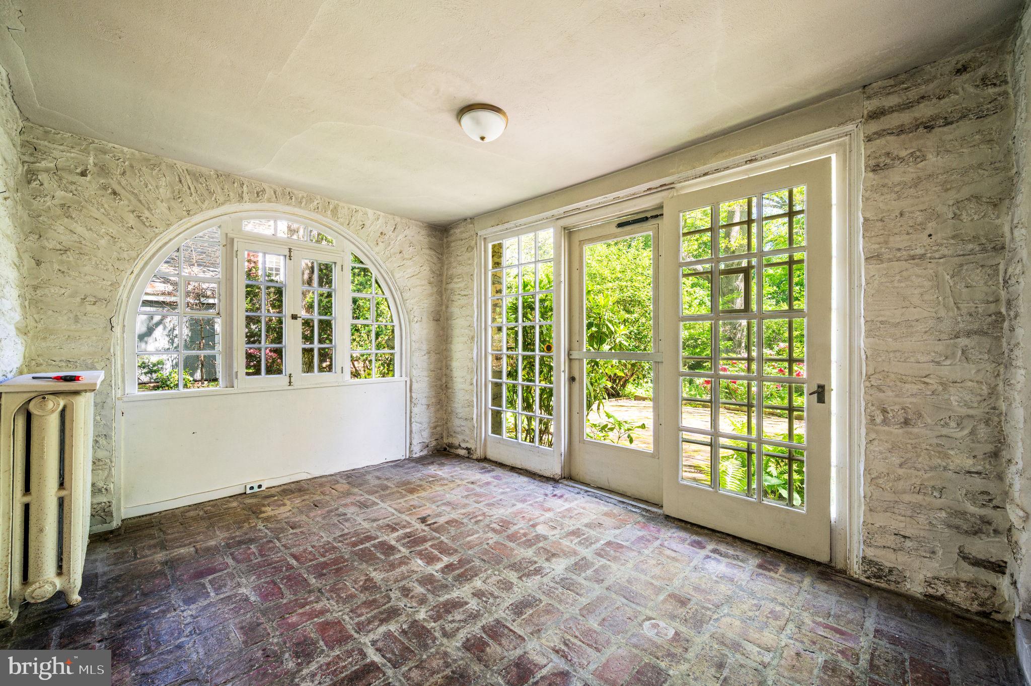 CHESTNUT HILL - Residential