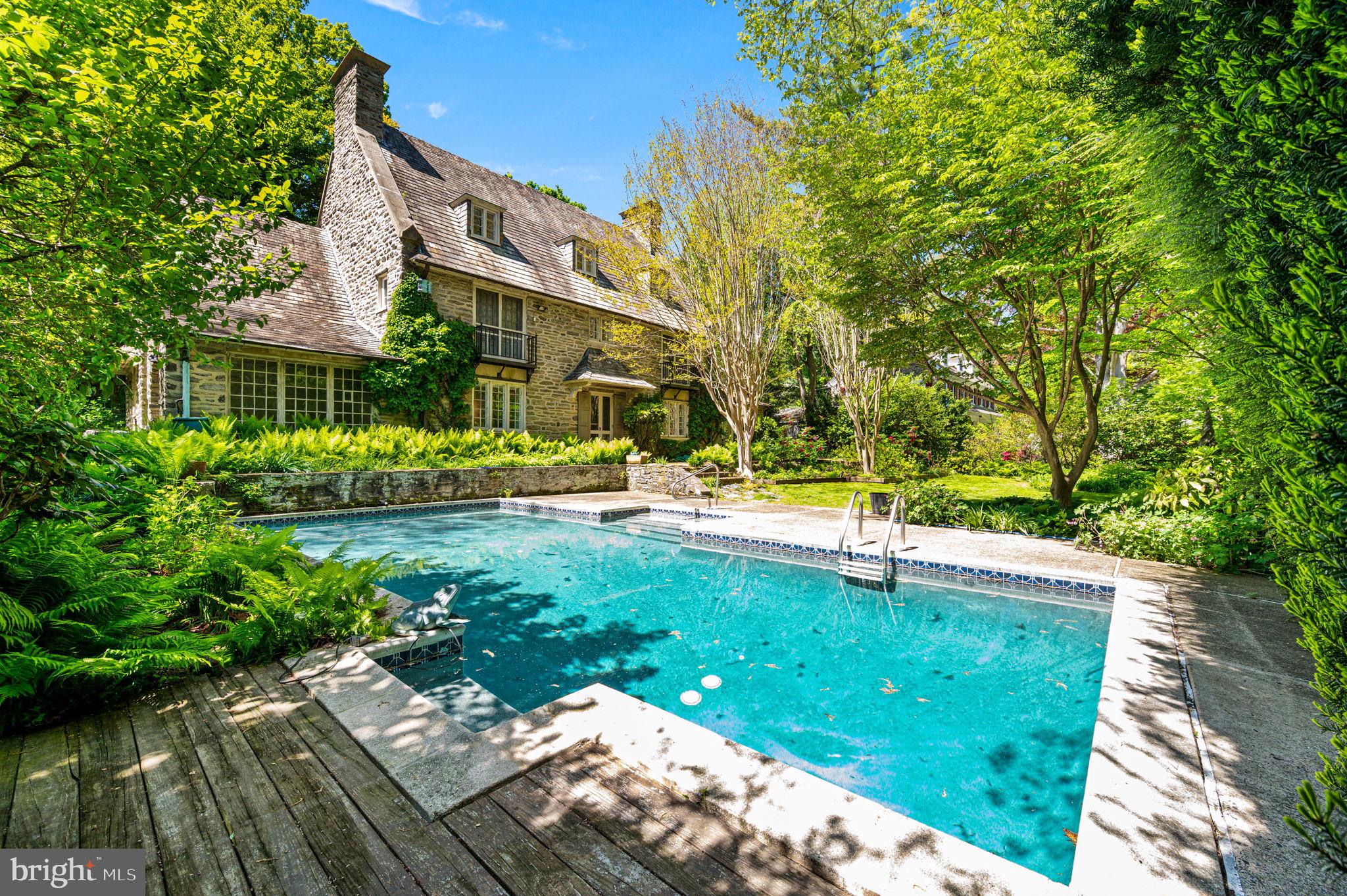 CHESTNUT HILL - Residential