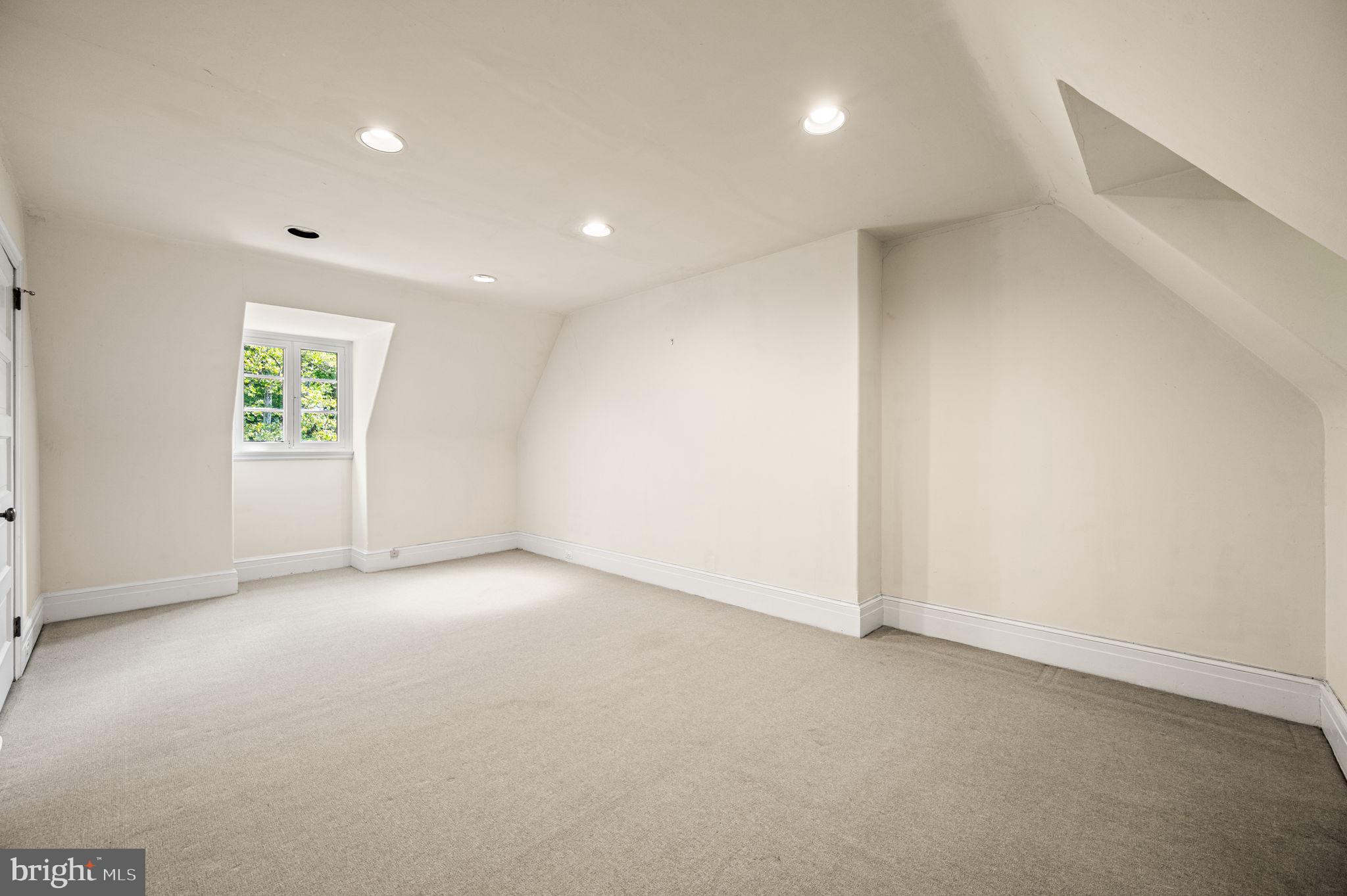 CHESTNUT HILL - Residential