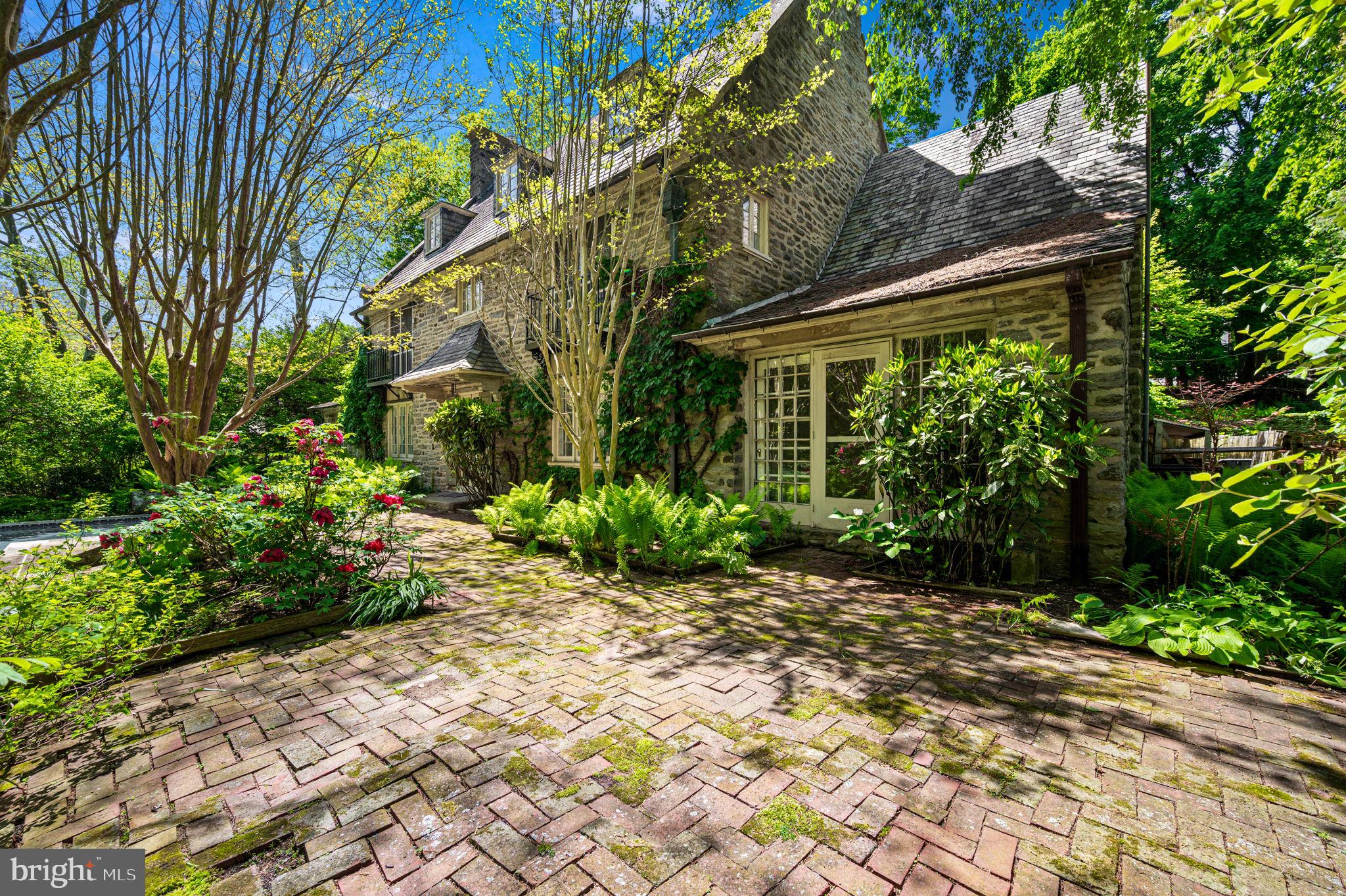 CHESTNUT HILL - Residential