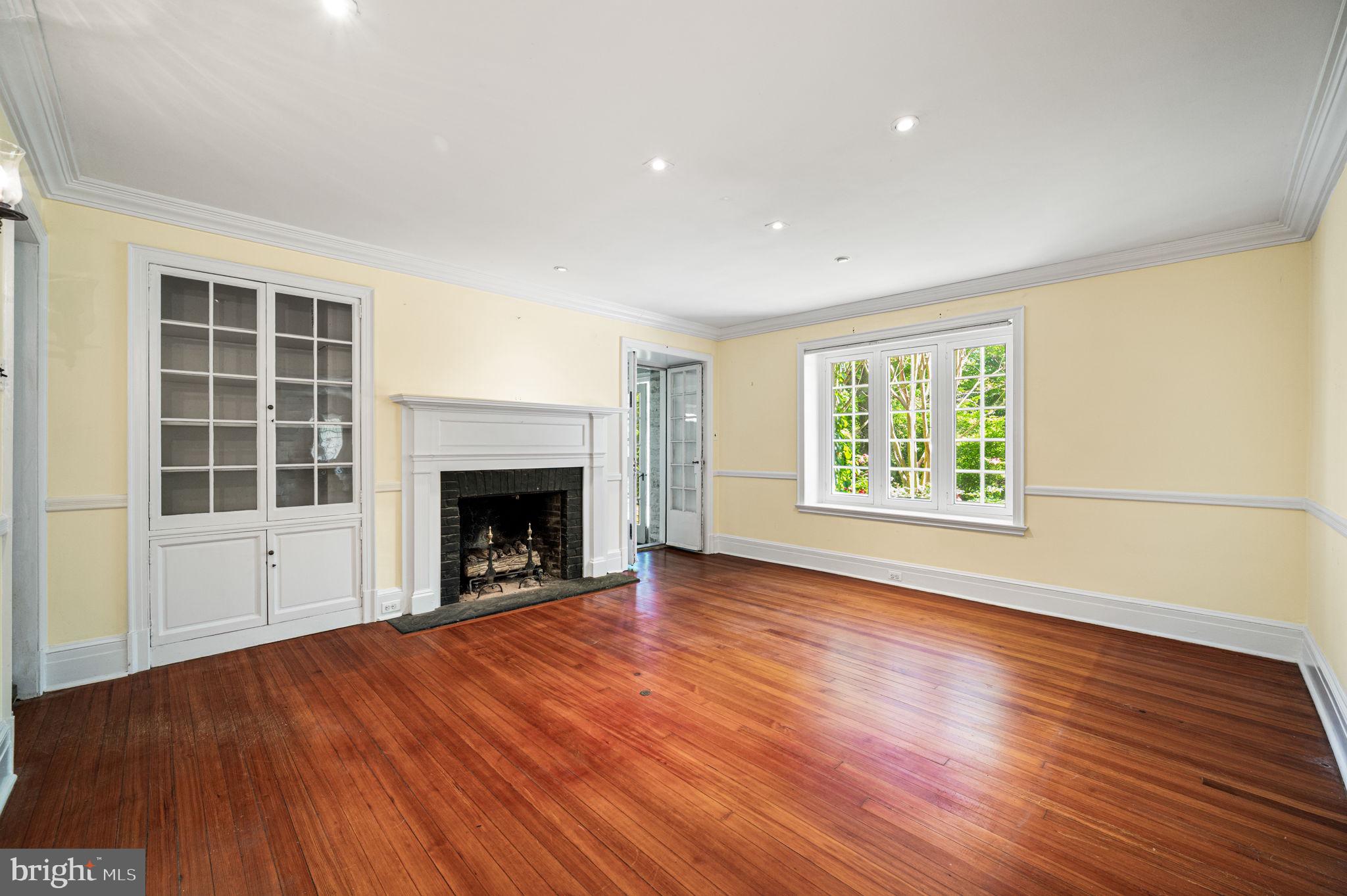 CHESTNUT HILL - Residential