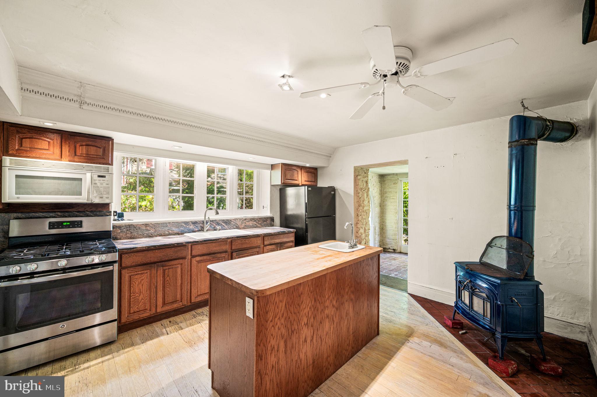 CHESTNUT HILL - Residential