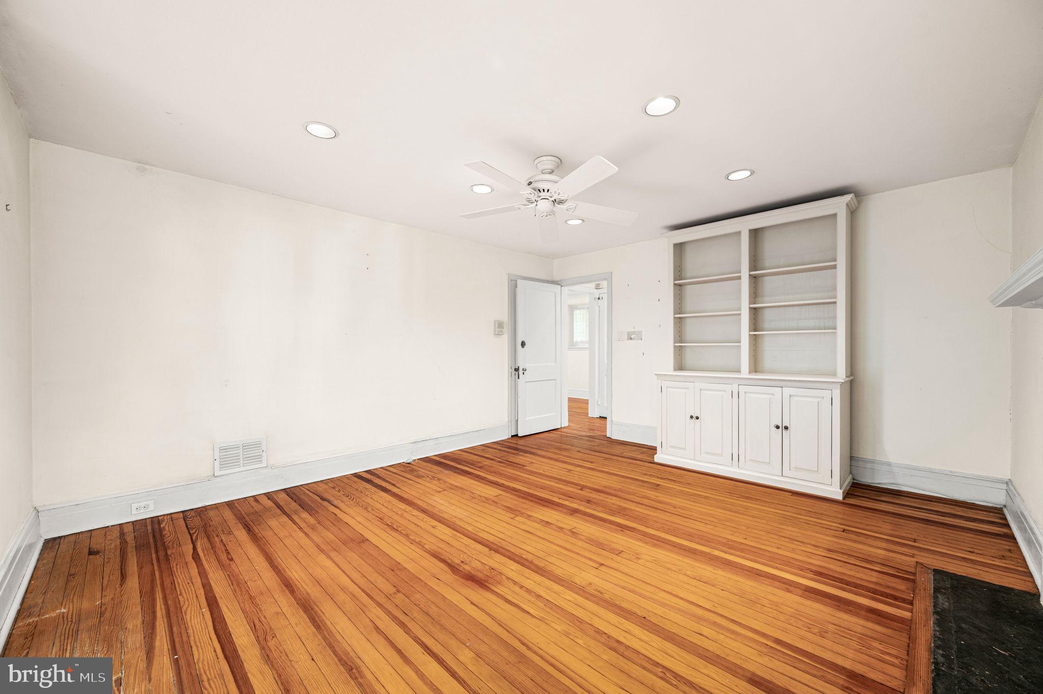 CHESTNUT HILL - Residential