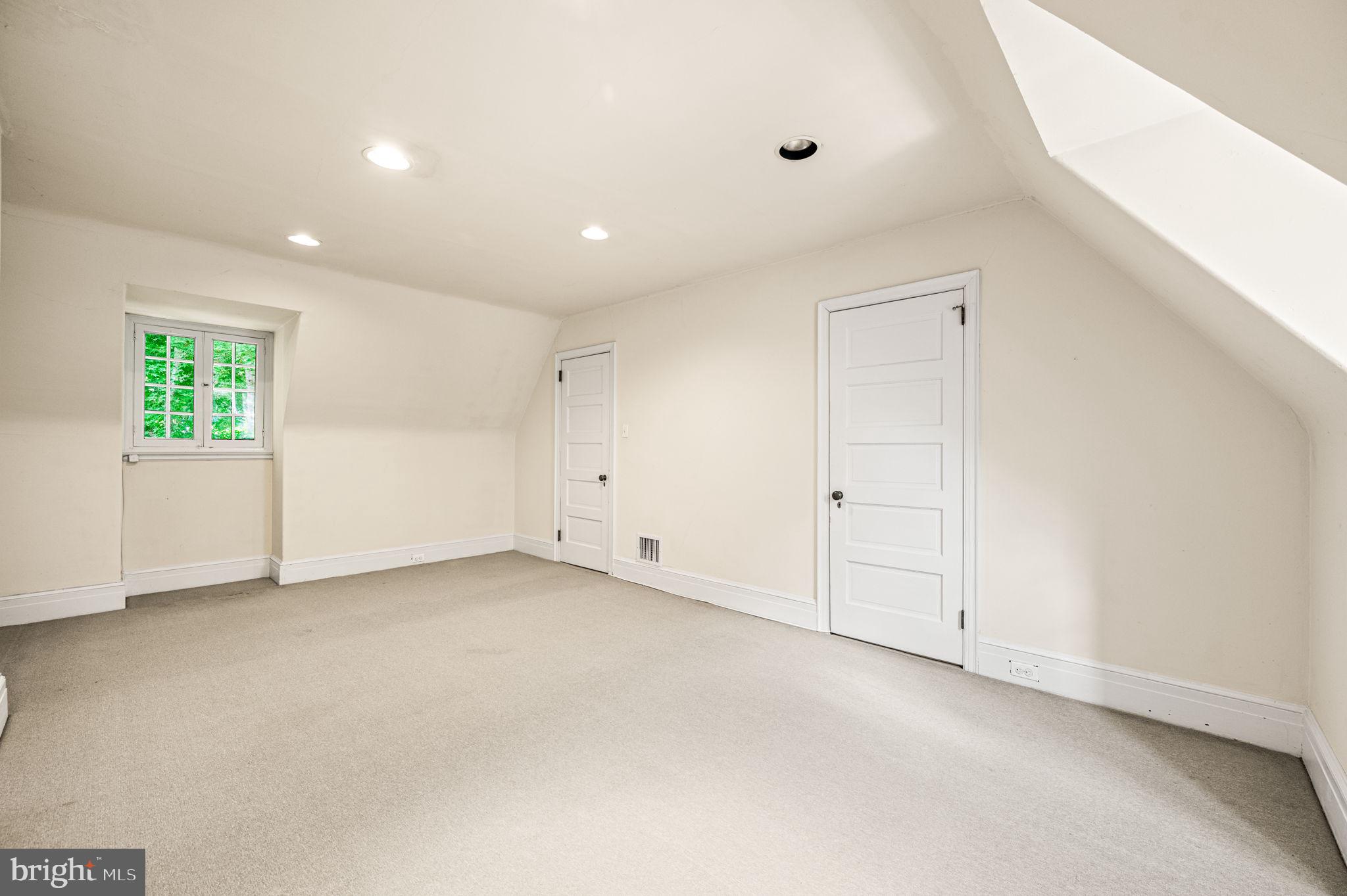 CHESTNUT HILL - Residential