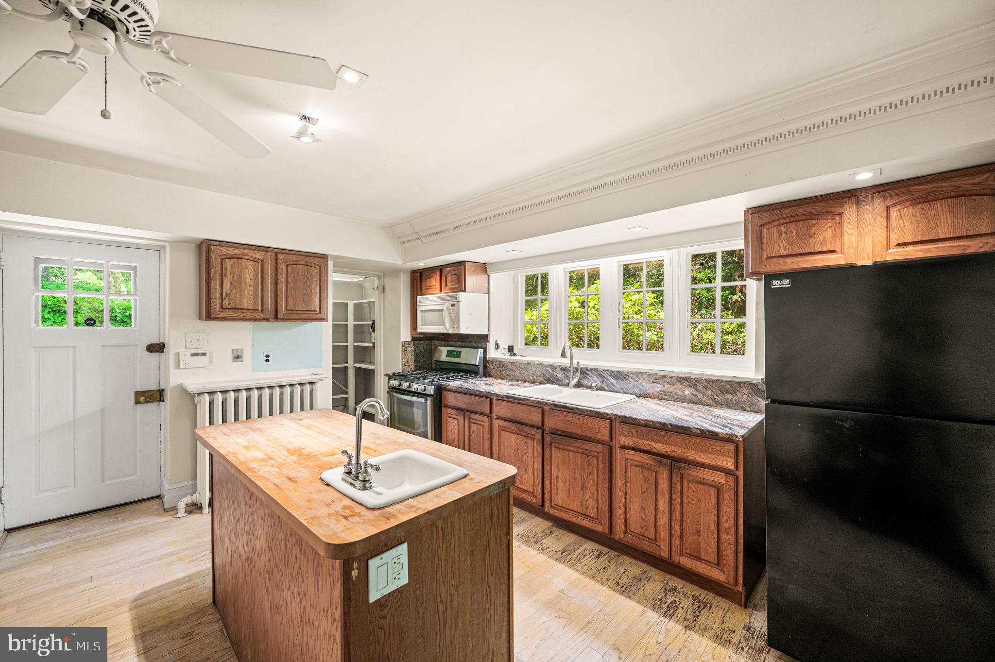 CHESTNUT HILL - Residential