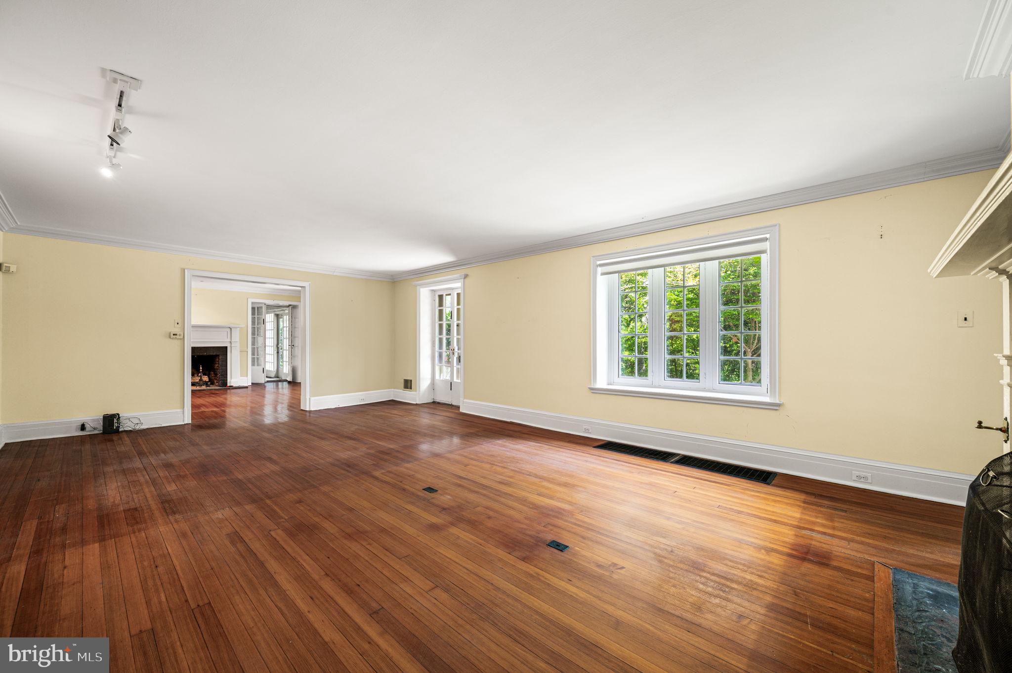 CHESTNUT HILL - Residential