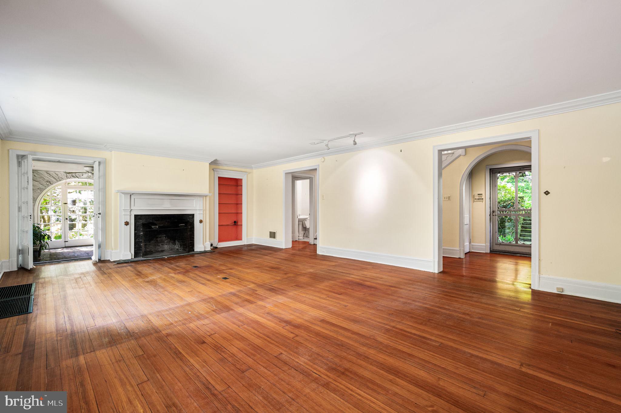 CHESTNUT HILL - Residential