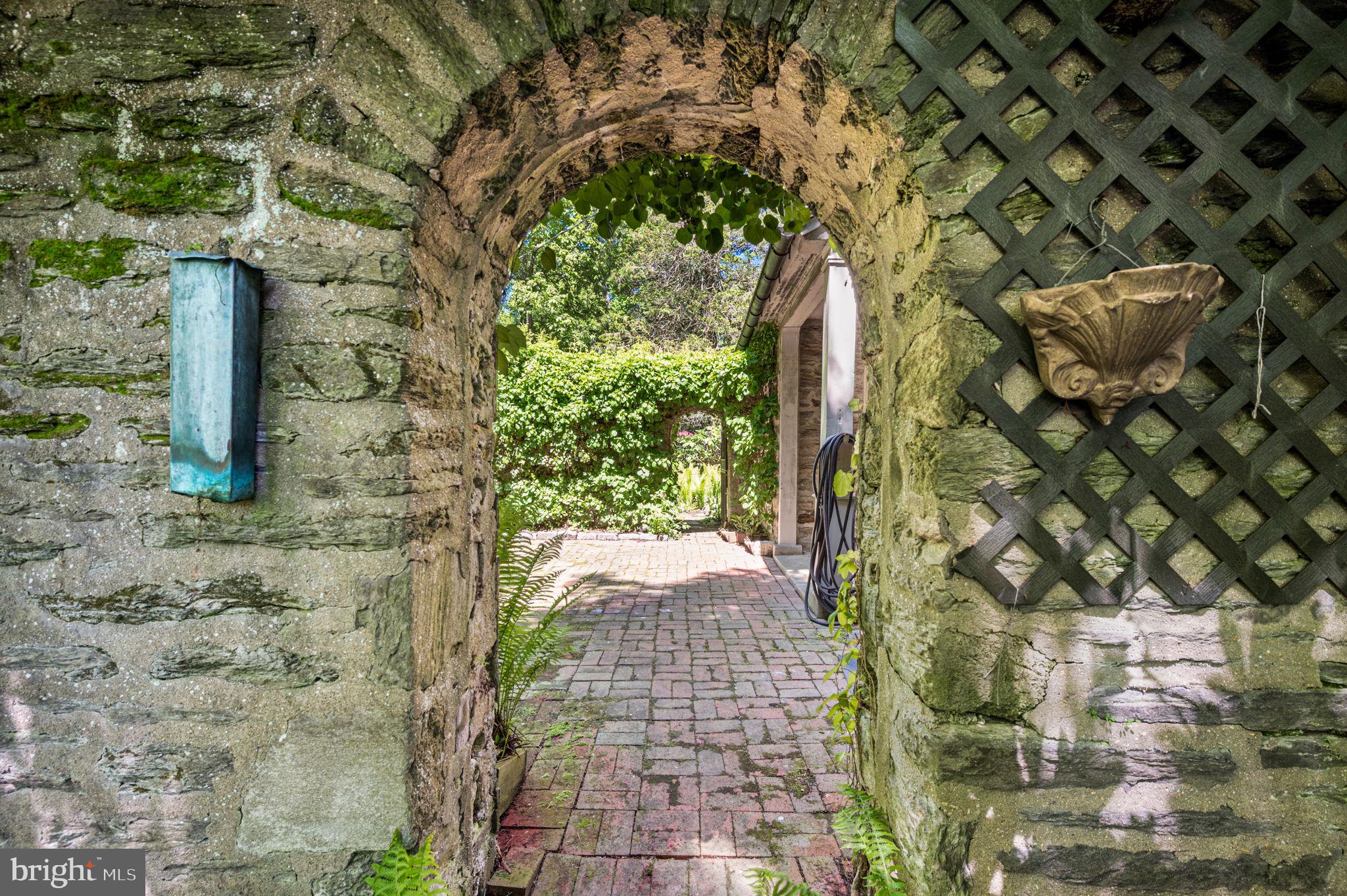 CHESTNUT HILL - Residential
