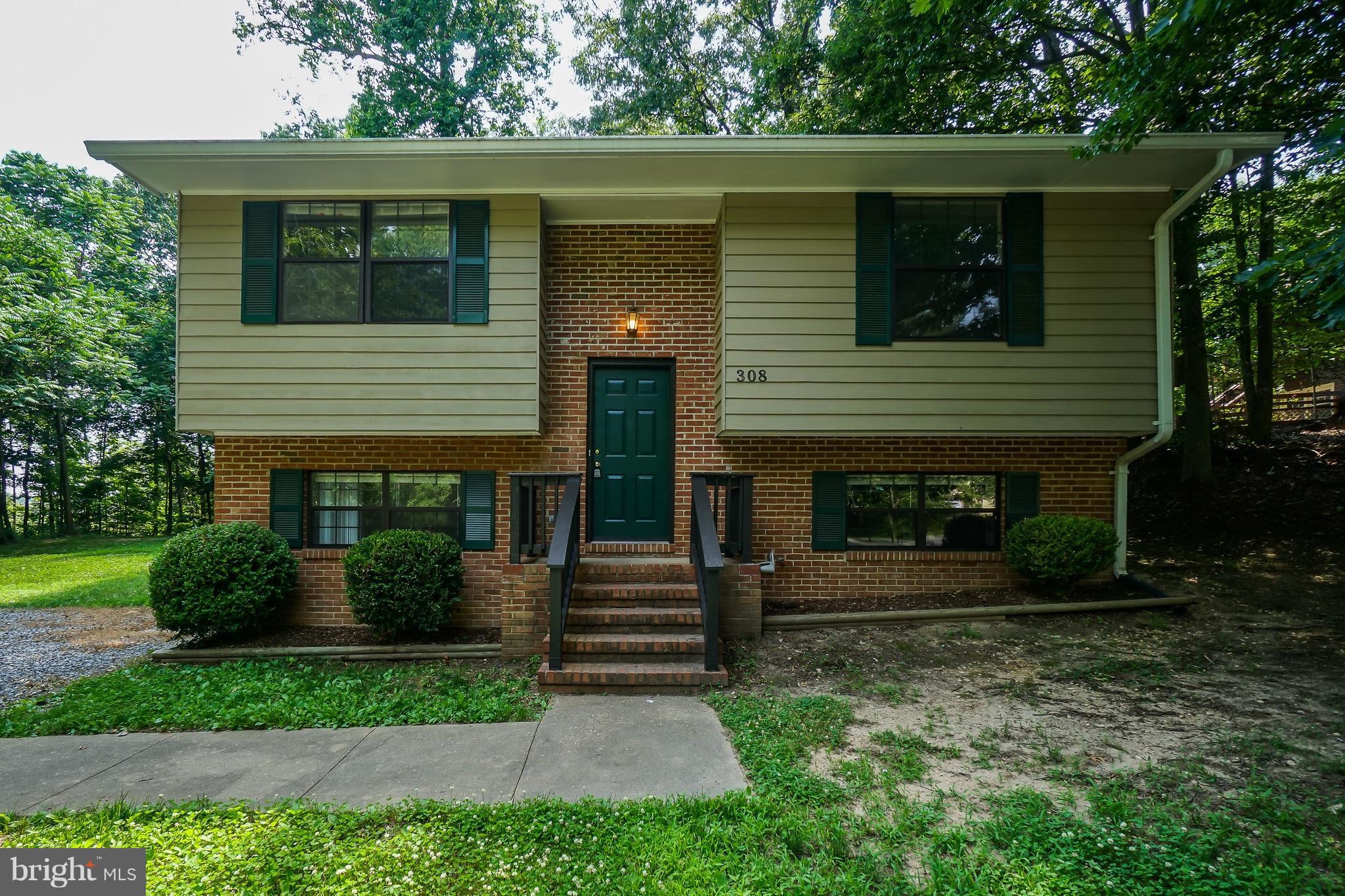 You will love this recently updated split-foyer home in the Mill Garden South neighborhood.  Three bedrooms and two full baths will be plenty of room for everyone to relax. New paint and recently added kitchen appliances, washer/dryer, patio doors, flooring, roof and gutters.  This home is move in ready for you to enjoy! Home is also close to Cosnor's Corner & Southpoint shopping and restaurants.