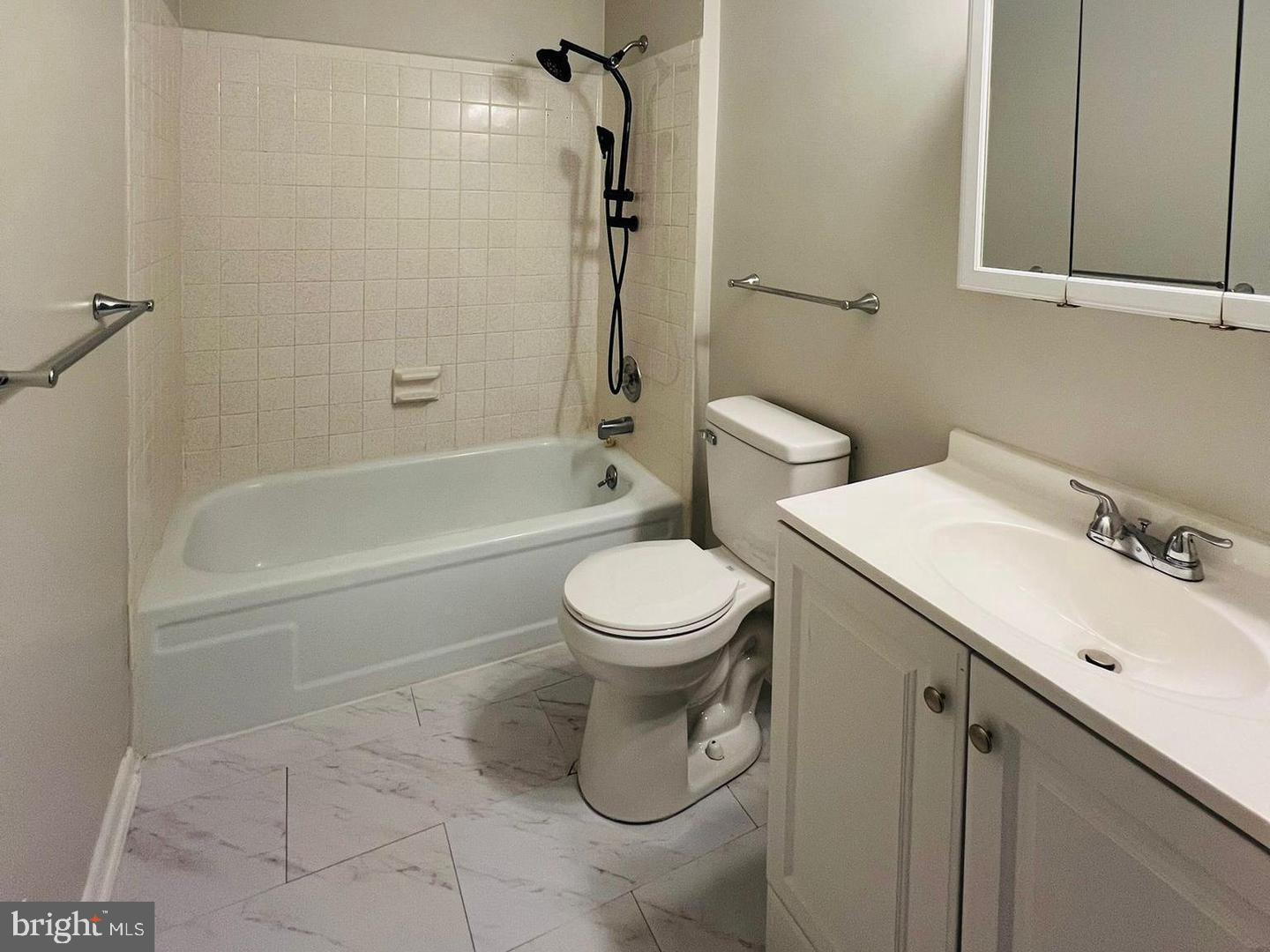 WHISKEY BOTTOM - Residential