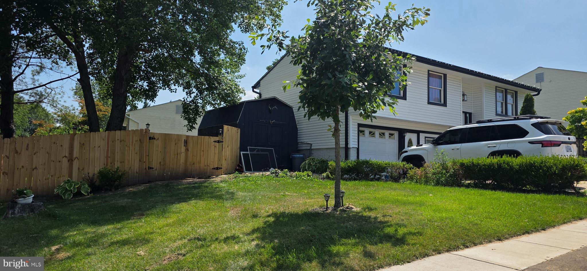 BEAUTIFUL UPDATED  SINGLE FAMILY HOME. 5 BED, 3 BATH.  RECENLY REPLACED ROOF, HVAC, WINDOWS, & VINYL SIDING. UPDATED KITCHEN & BATHROOMS.  WATER TREATMENT. NO HOA. GREAT LOCATION. MINUTES FROM DULLES AIRPORT. CLOSE TO SHOPPING CENTERS.  AMENITIES INCLUDE: SEMI-INGROUND POOL & DECK.